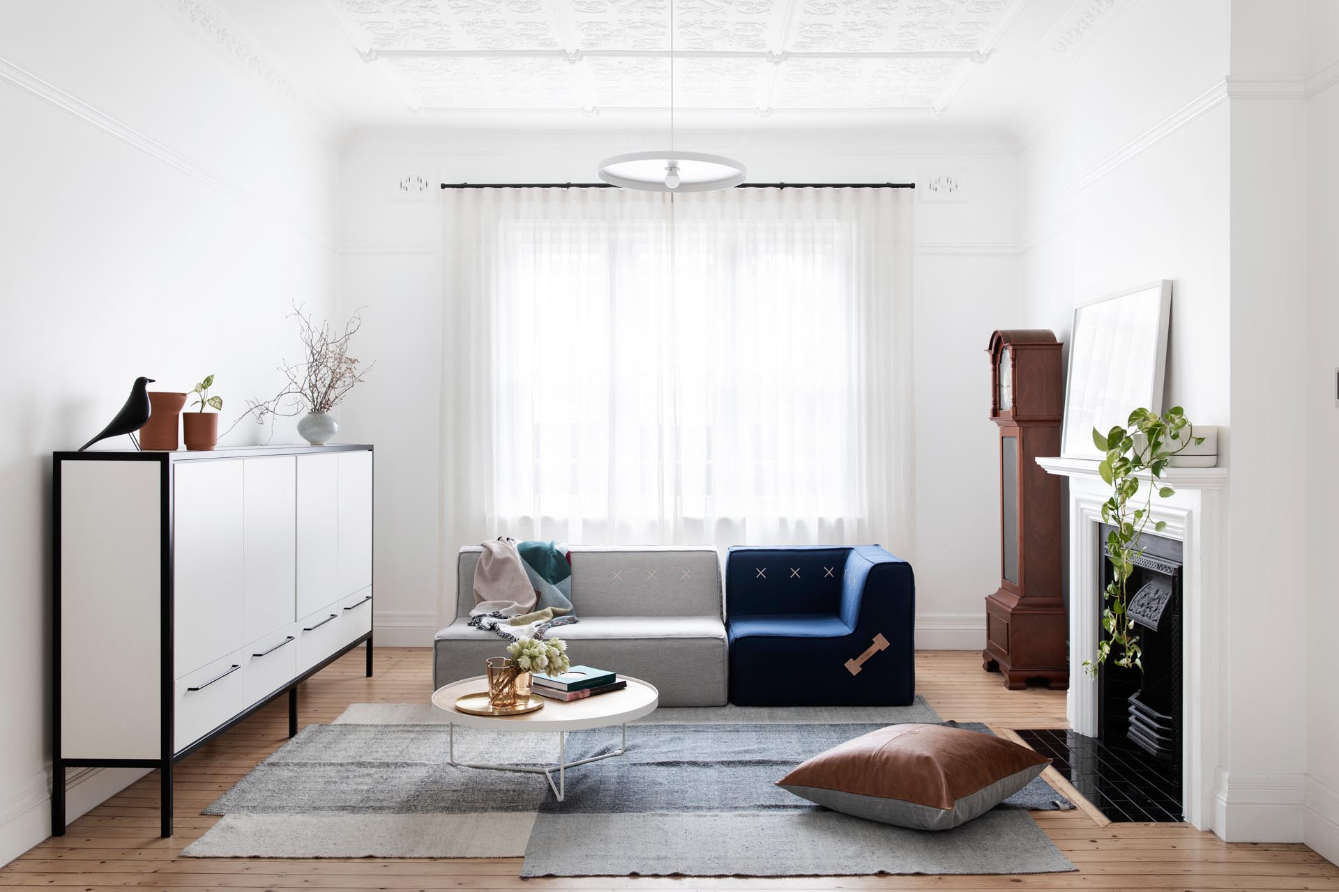 An updated living room that retains original elements like an ornate
pressed-tin ceiling and cast-iron fireplace.