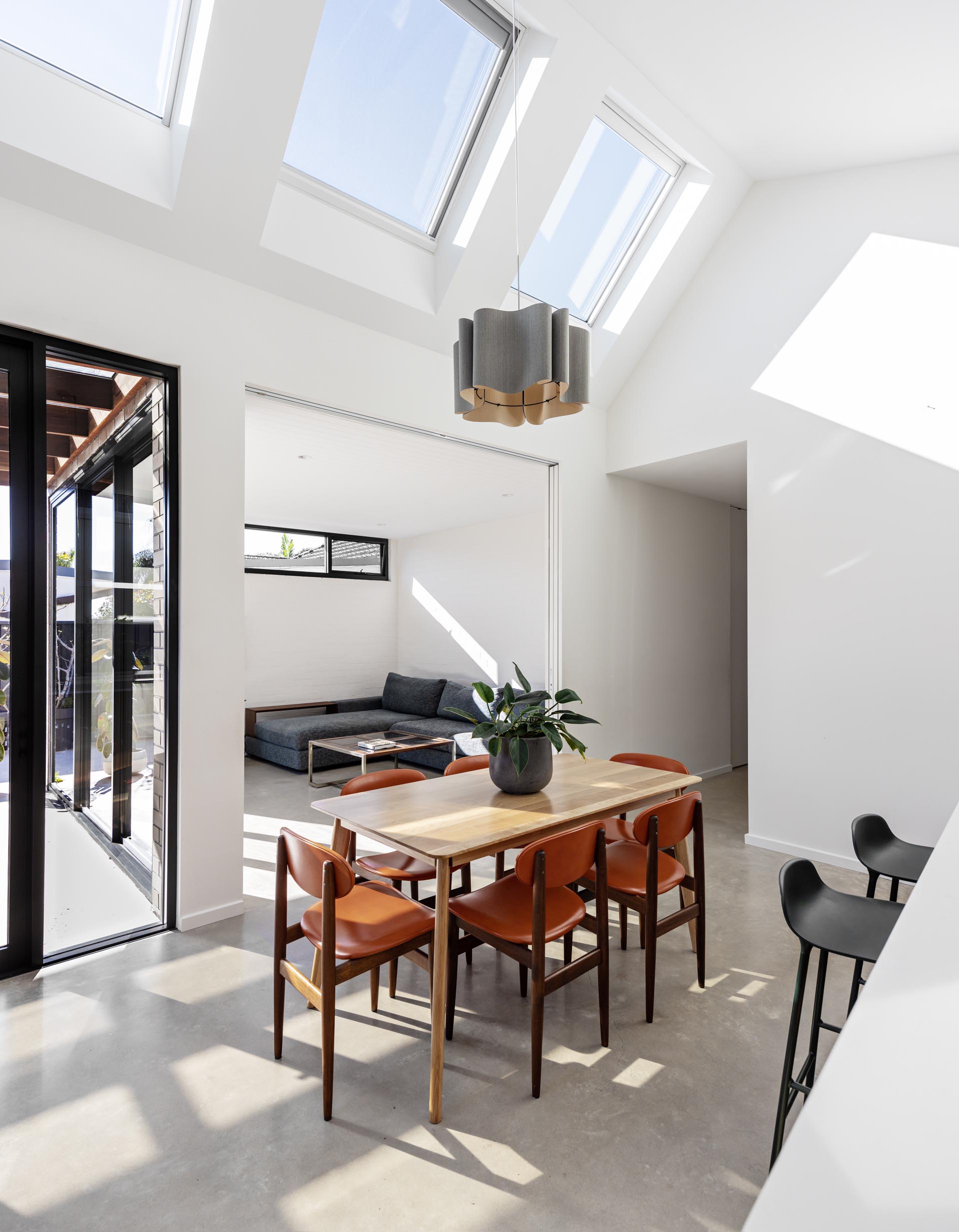 A series of large north orientated skylights flood the addition with daylight that illuminates the natural materials and textures.