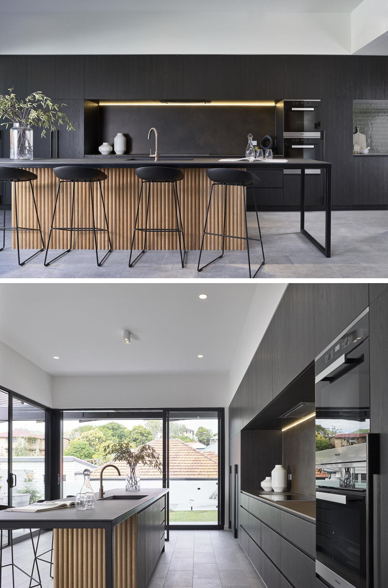 Joe Adsett Architects has designed a modern house in Brisbane, Australia, with black kitchen cabinets.