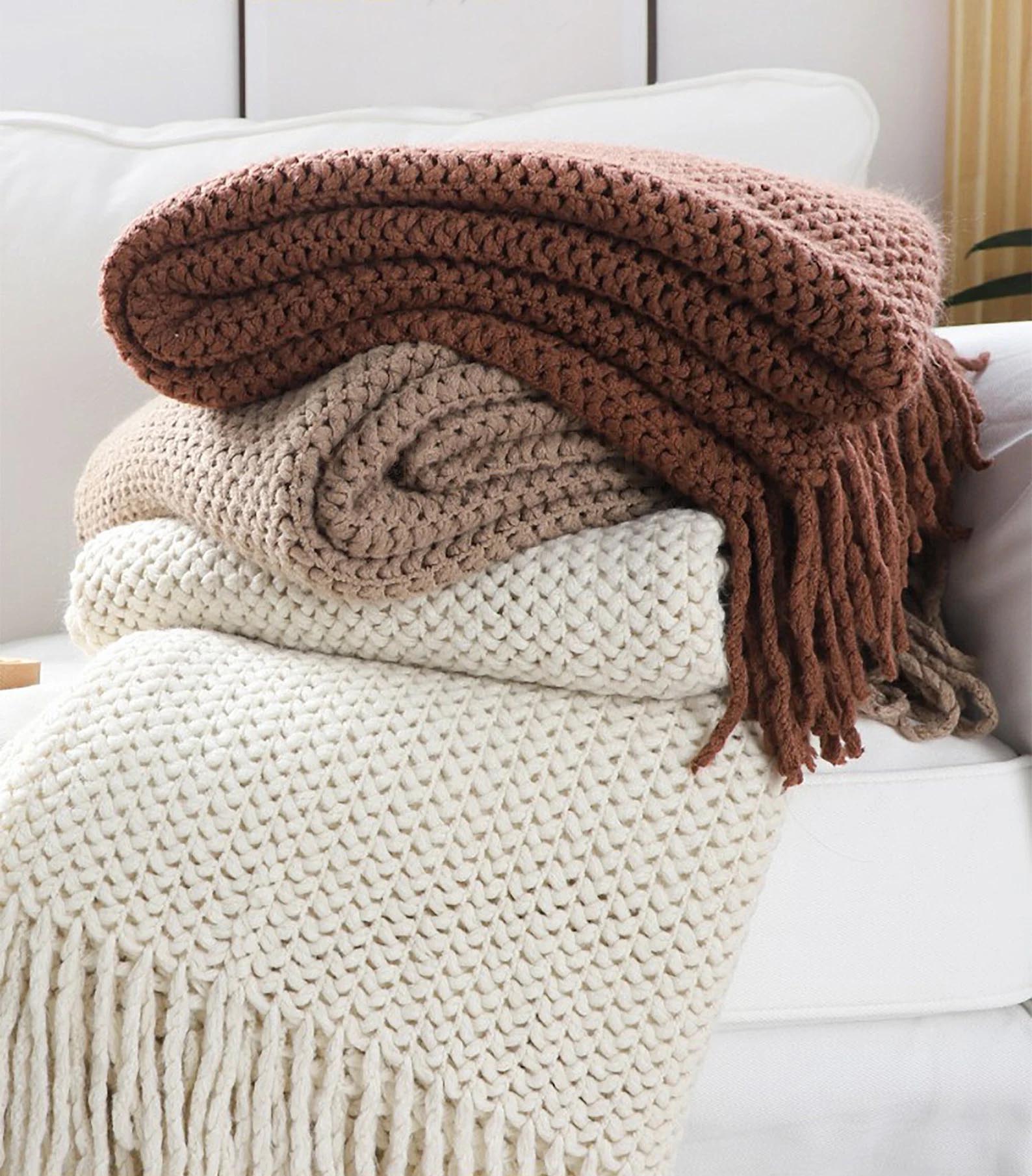 Modern Fall Decor Ideas - Criss-Cross Knited Throw Blanket.