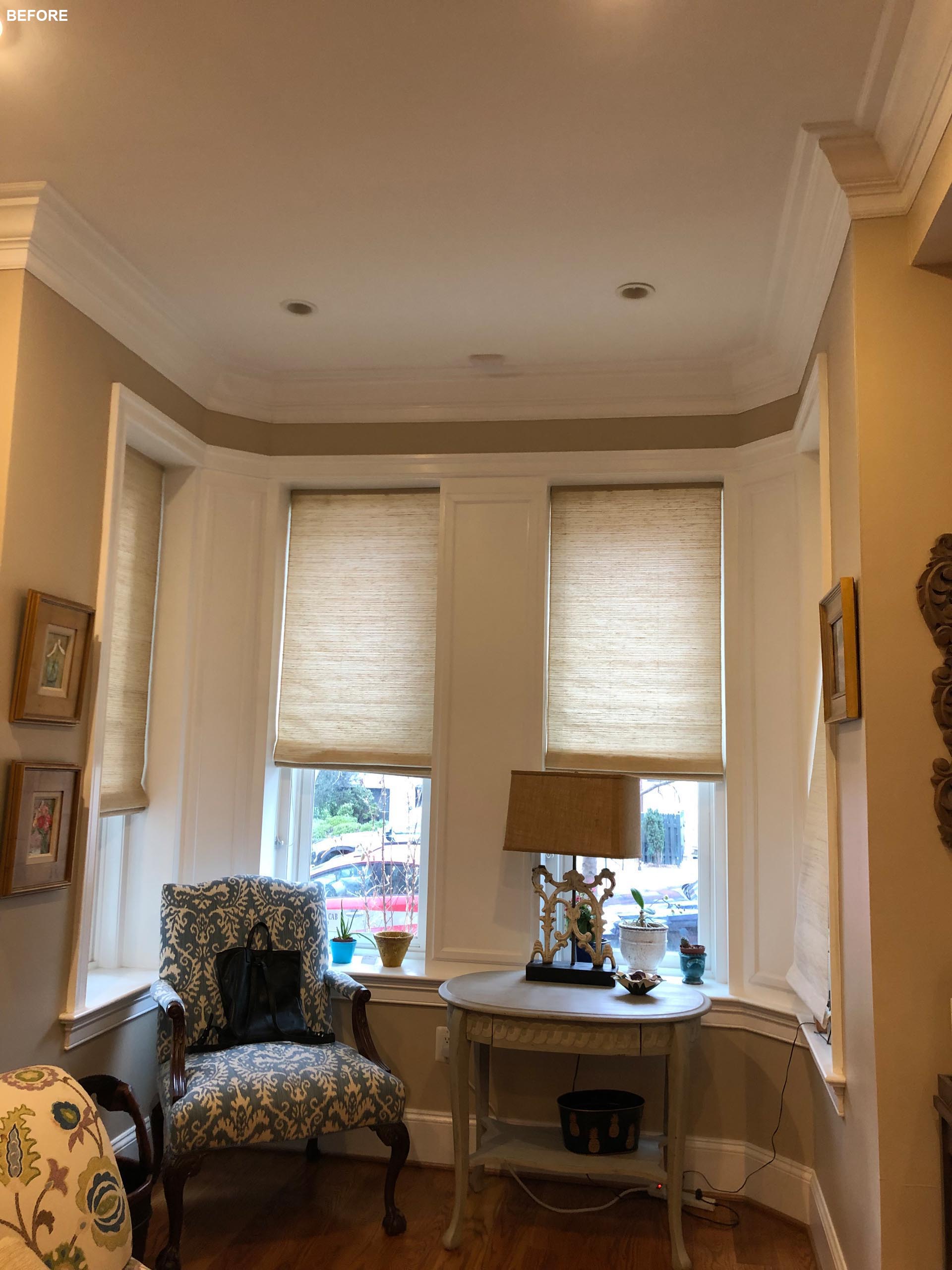 The before photos of a breakfast nook.