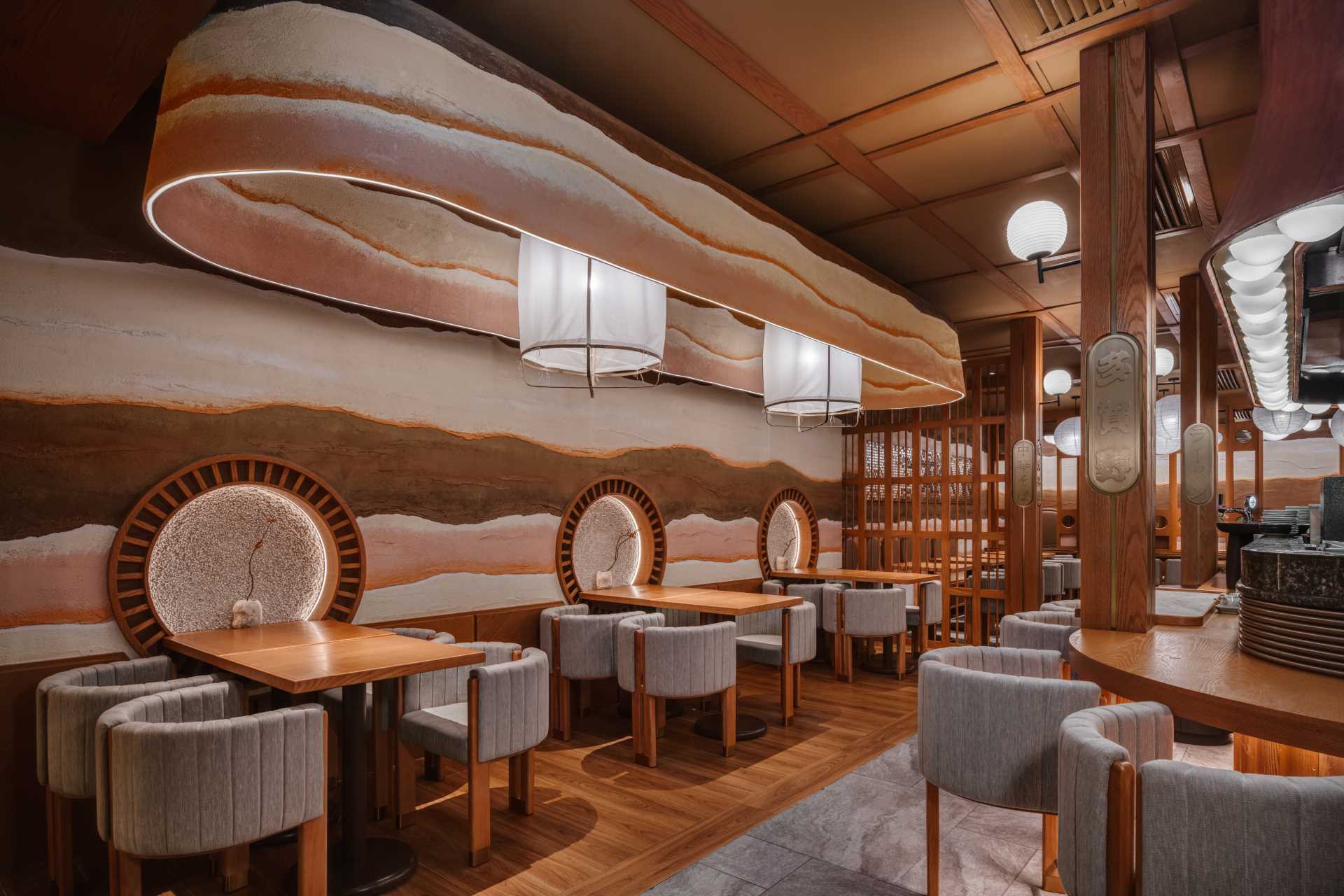 A Japanese restaurant in Hong Kong named "Takano Ramen", whose design is inspired by Japanese mansion houses and layers of clay.