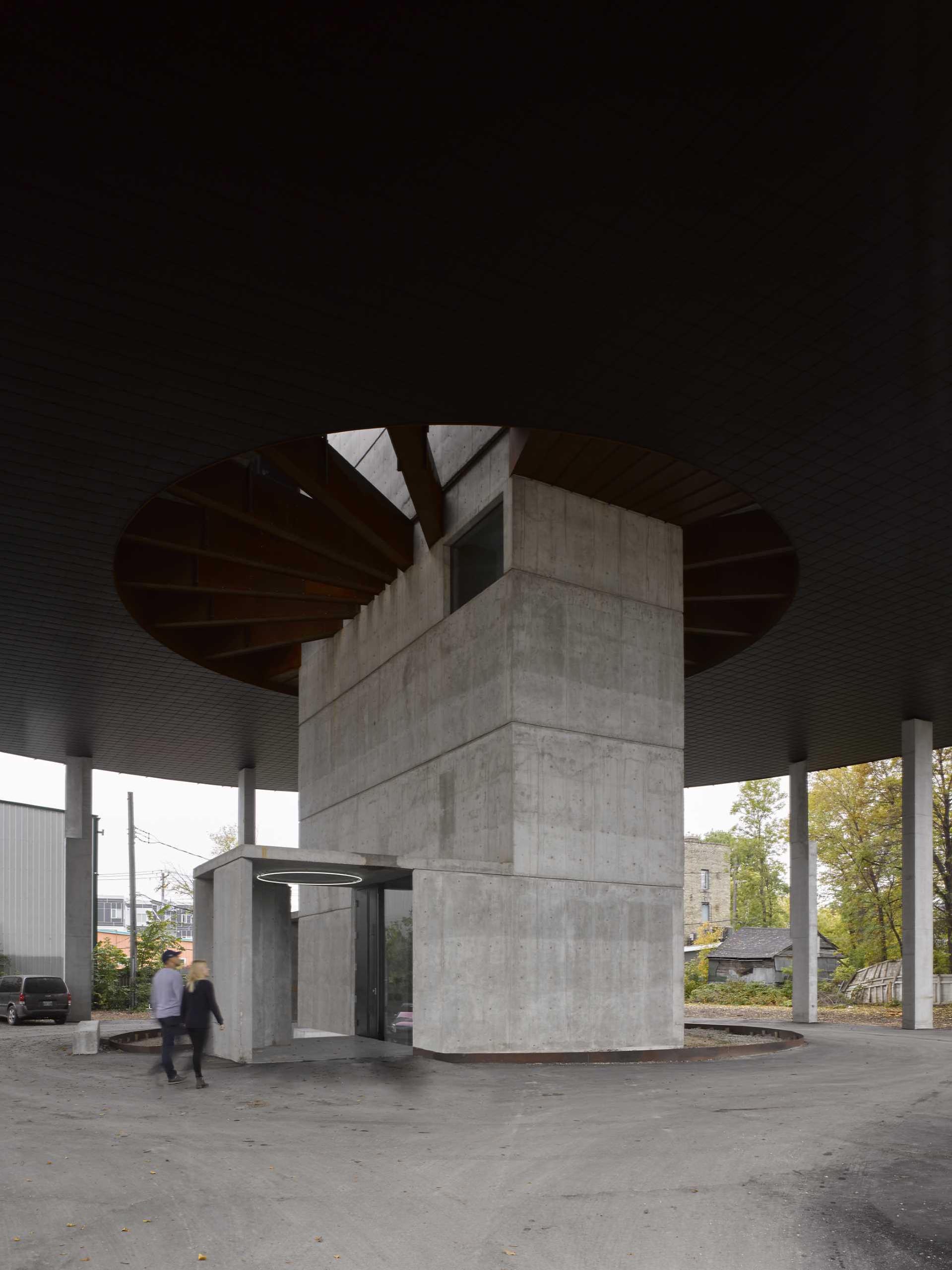 A round building with a centralized concrete core that houses a stairwell, elevator and service shaft, and at the same time it also provides all of the lateral stability for the structure.