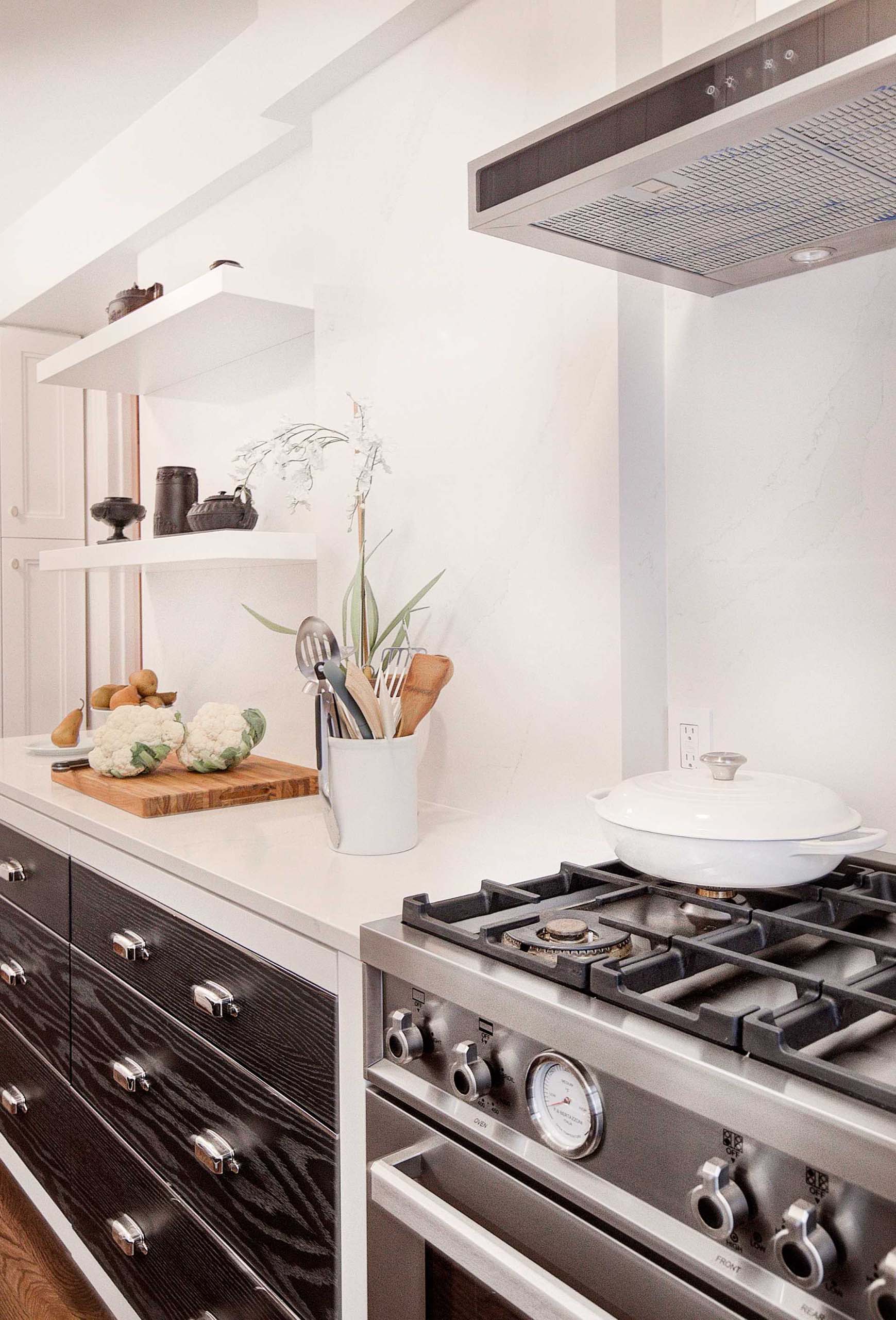 A contemporary black and white kitchen.