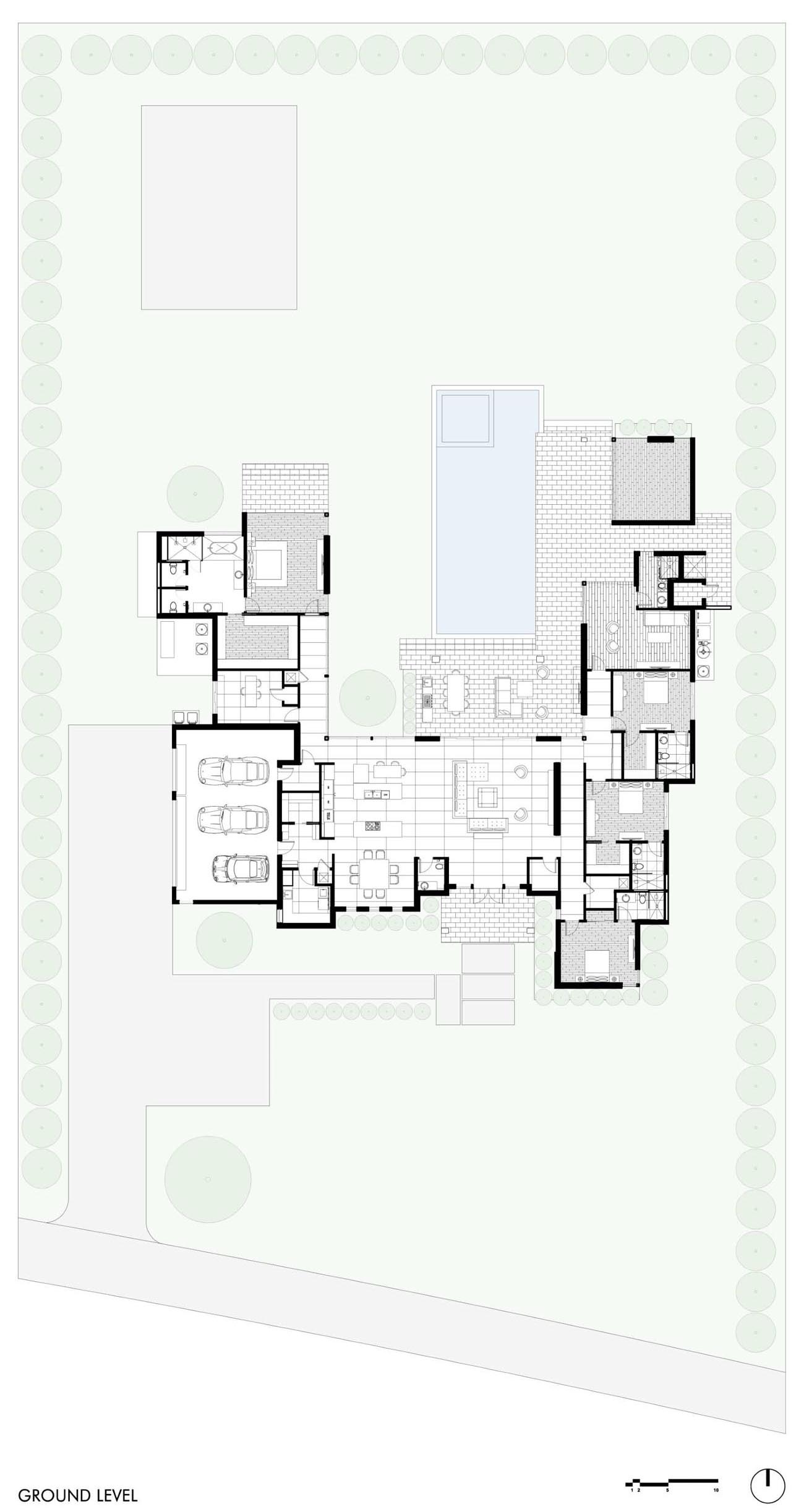 The floor plan of a U-shaped house with a swimming pool.