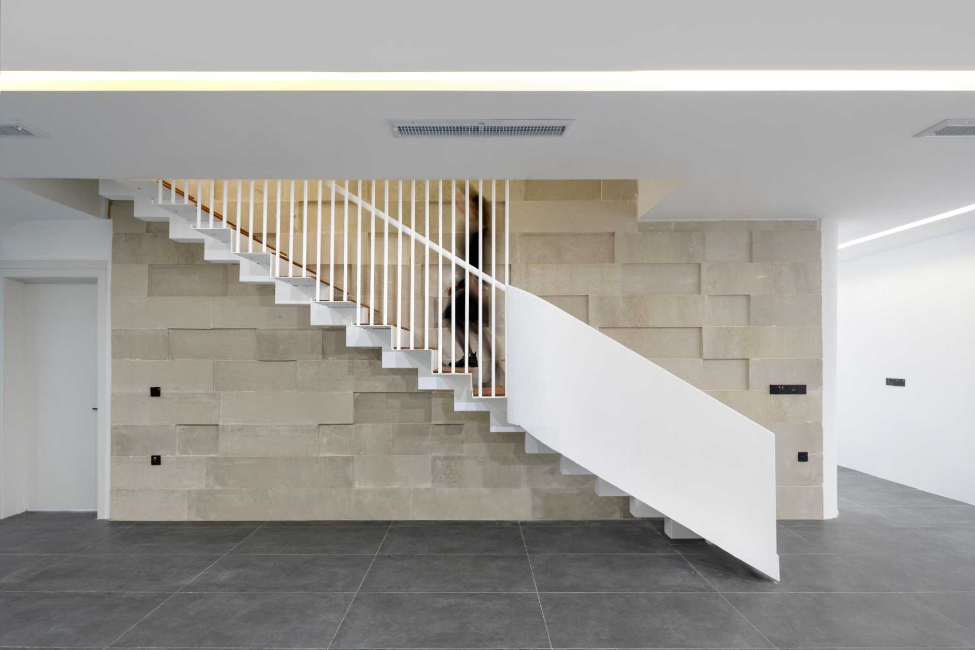 A modern house with white steel and wood stairs.