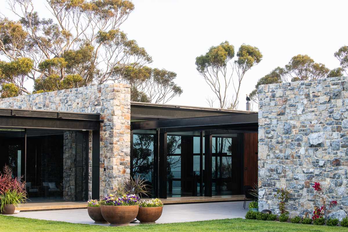 The stone on this house was chosen as it was local and the tones reflected the warm tones that are found in the surrounding landscape. 
