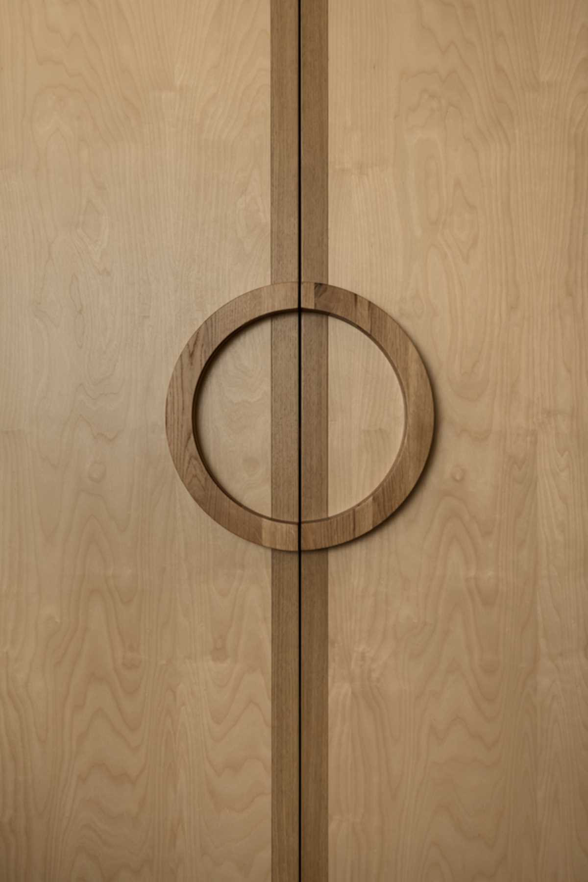 These floor-to-ceiling closets have door handles that make a circle when closed.