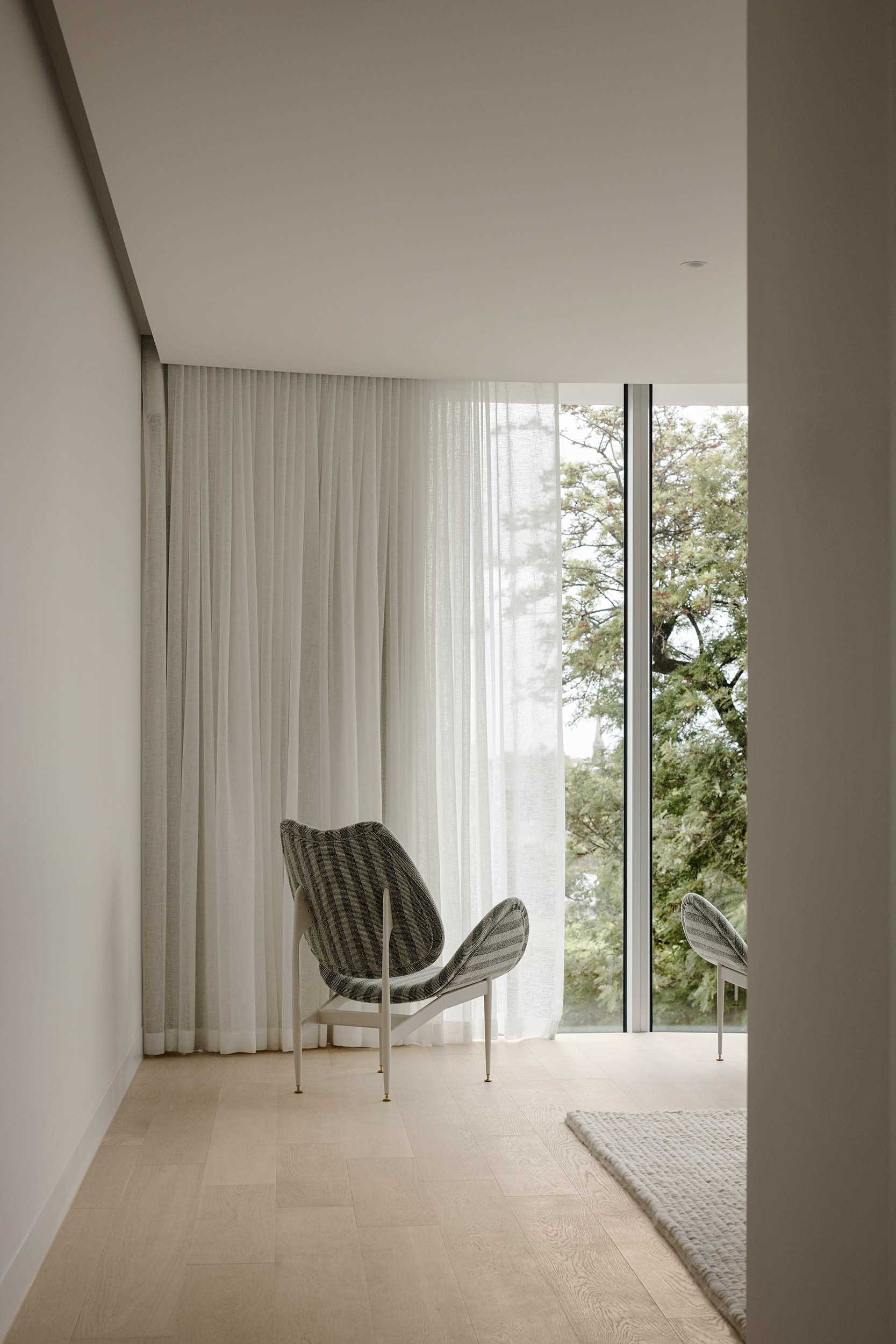 In this modern bedroom, soft and lightweight curtains add a delicate touch, creating a luxurious and relaxing atmosphere.