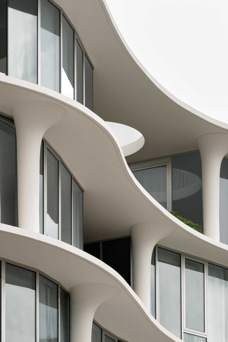 Columns Flared At The Top Like A Champagne Flute Contribute To The ...