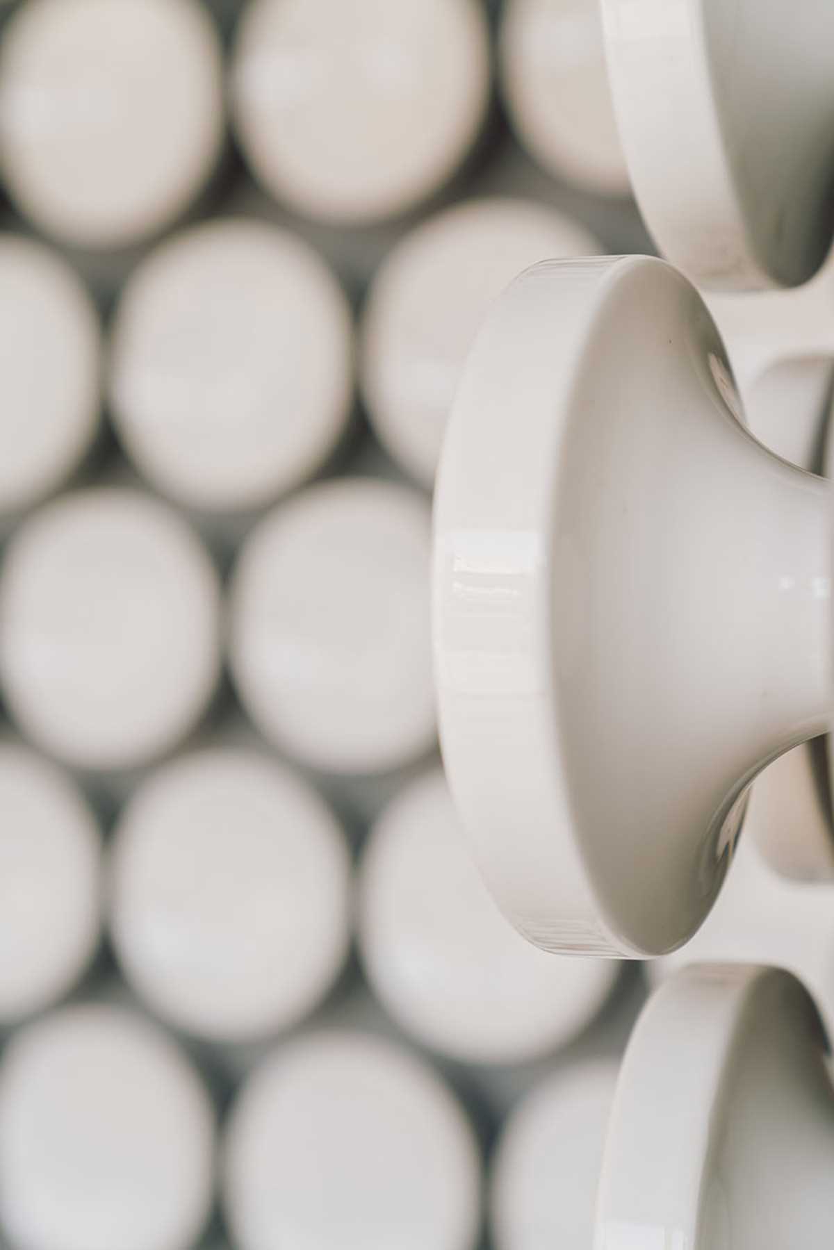 500 white ceramic discs line the walls of this modern dental clinic.