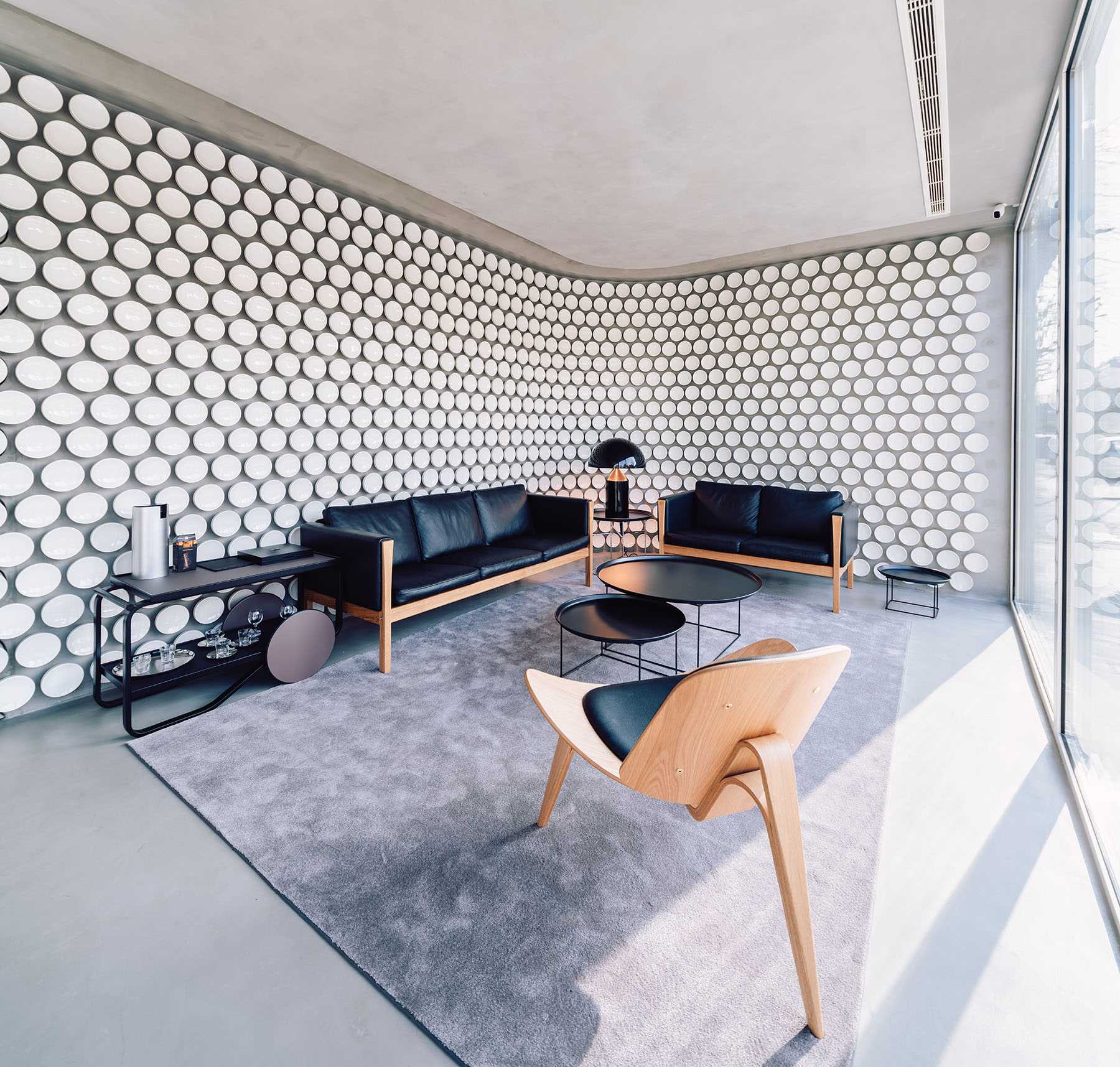 More than 500 hand-crafted ceramic discs line the wall of this modern dental clinic.