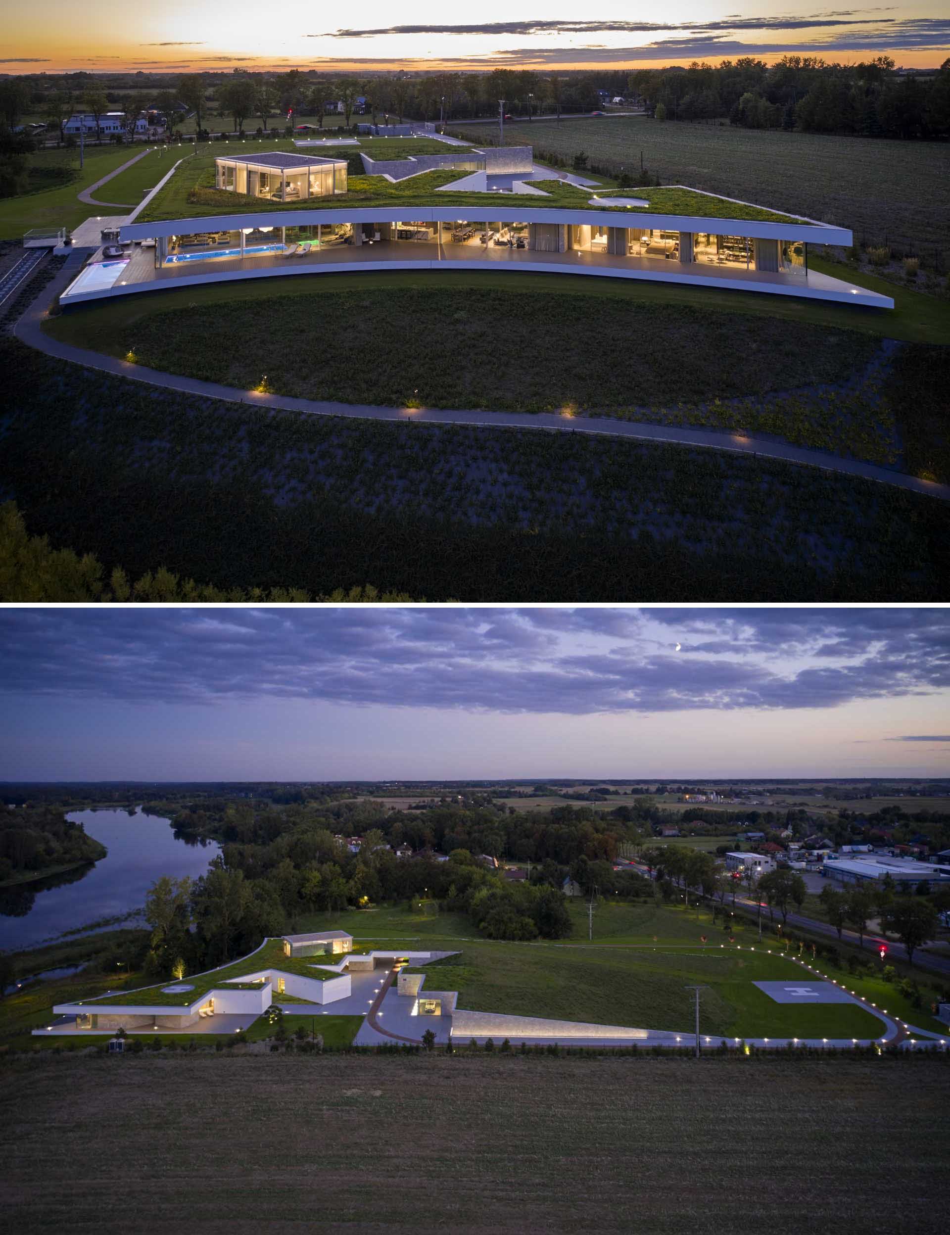 The house has been designed in such a way so that the house catches the light, but it also provides shelter from the sun, allowing you to stay indoors and outdoors without clear barriers and divisions.