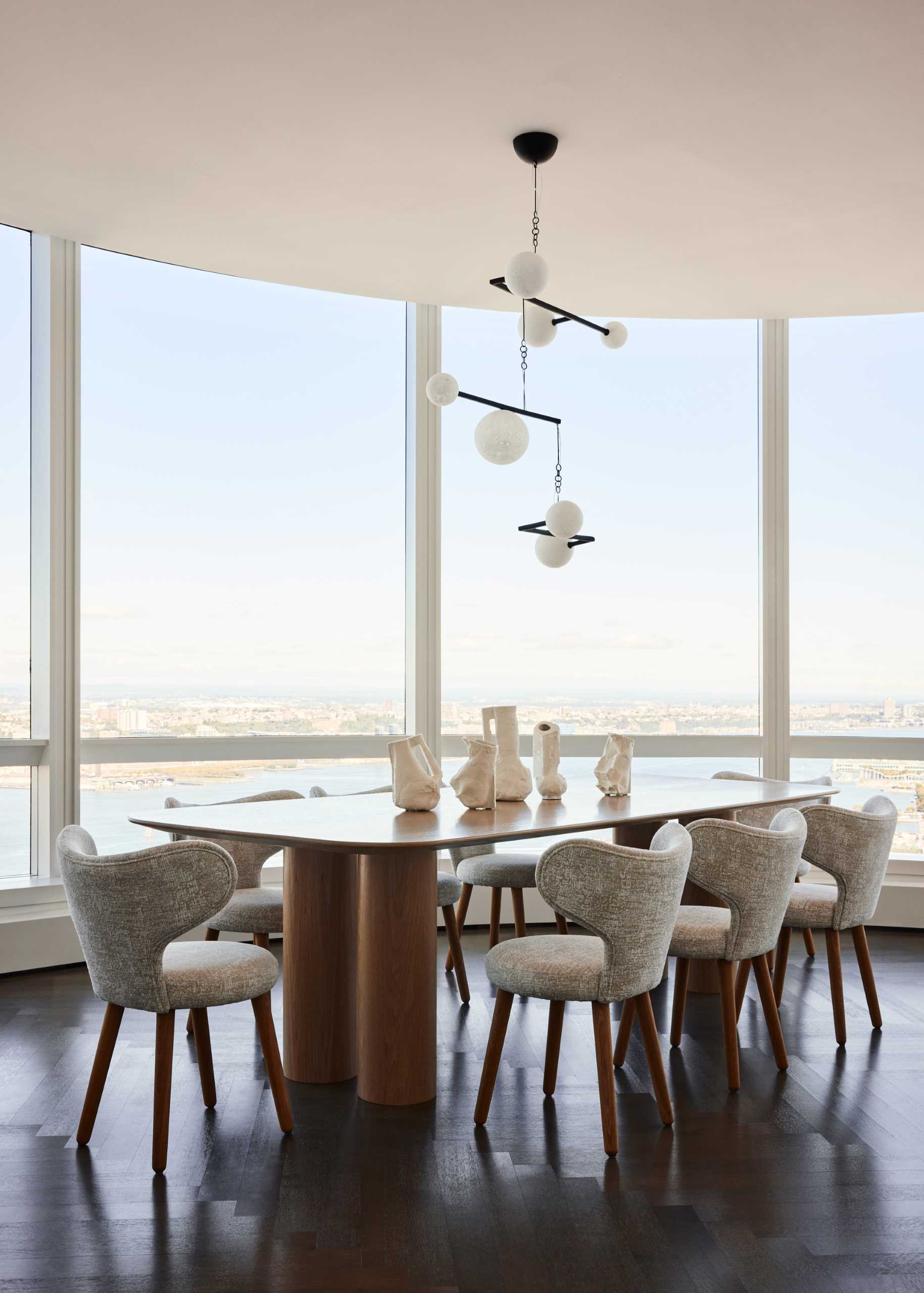 A Ludovic Clement d’Armont mobile light hangs over the oak dining table, also designed by Jessica Gersten. The contour theme continues with the “wing” dining chairs from Studio Twenty-Seven.