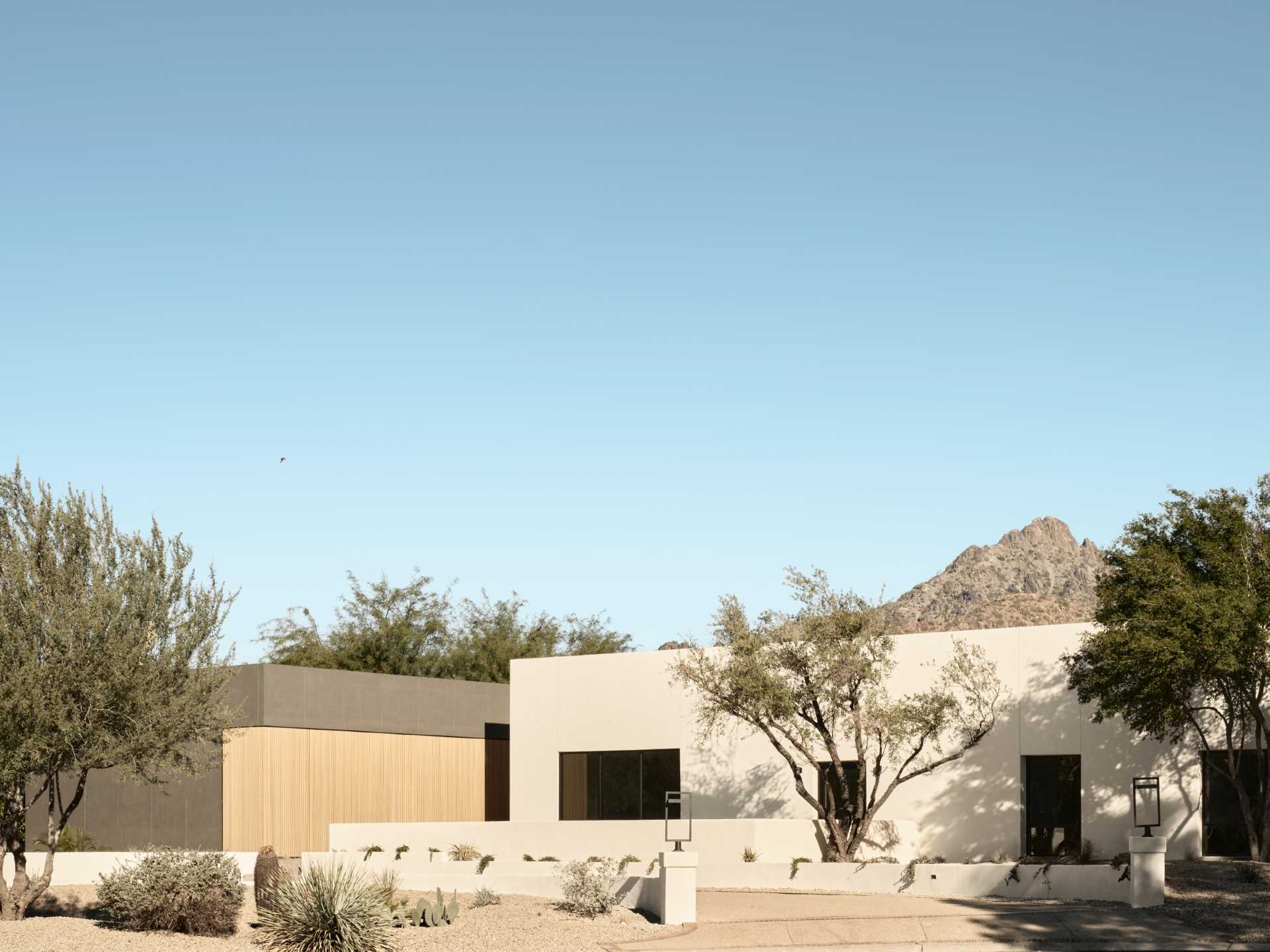 Architecture firm The Ranch Mine, has updated an existing 1970’s house in Paradise Valley, Arizona, and transformed it into a modern home with ample light.