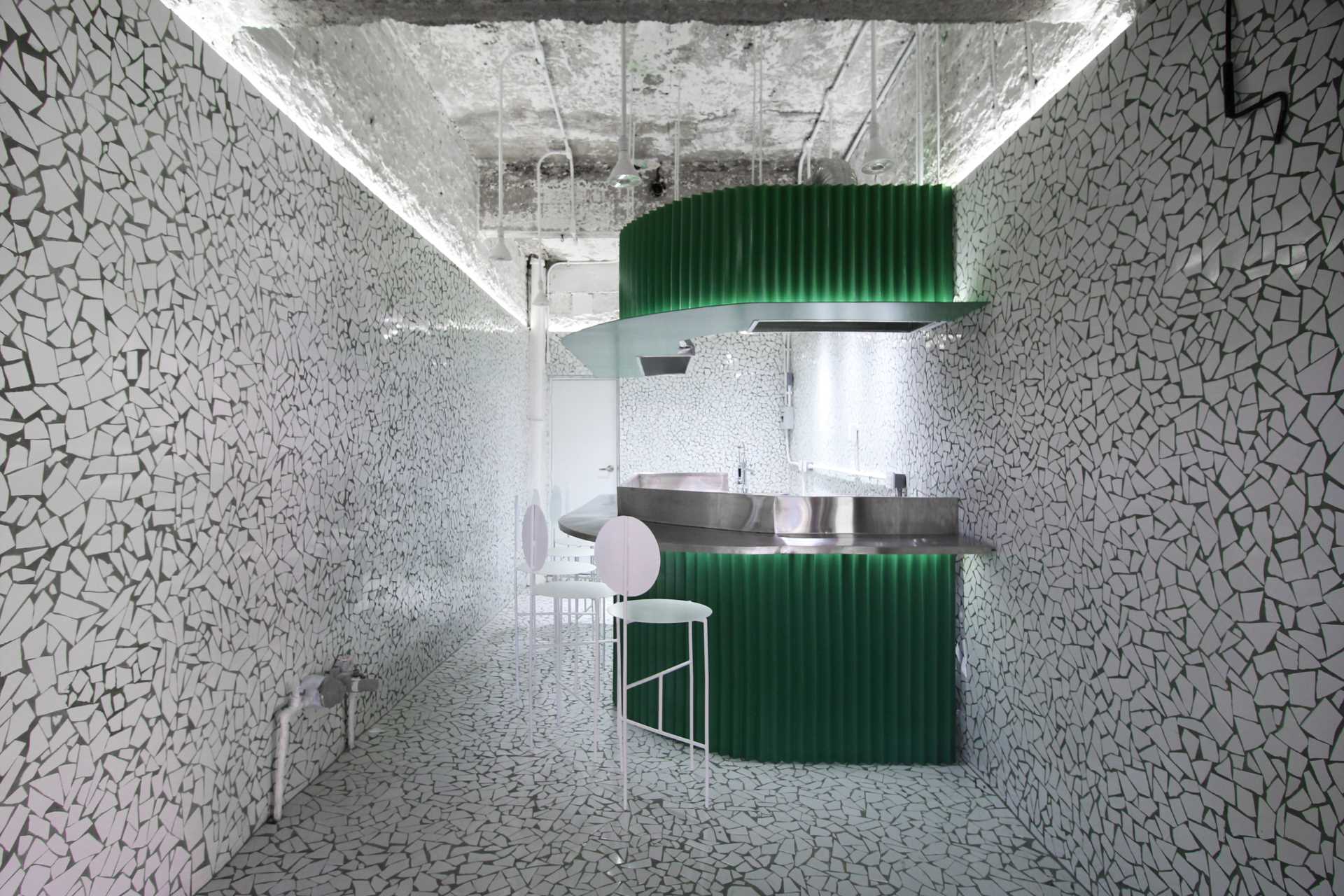 The small taco shop, which measures 170 sqft (15 sqm), has a striking appearance, with the walls and floor covered in a broken tile mosaic.