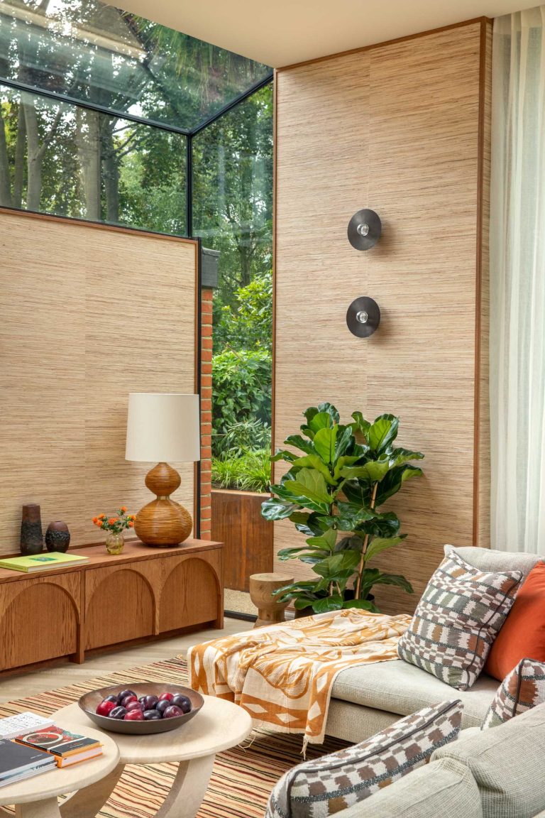 A Contemporary Extension Adds New Living Spaces And Natural Light To ...