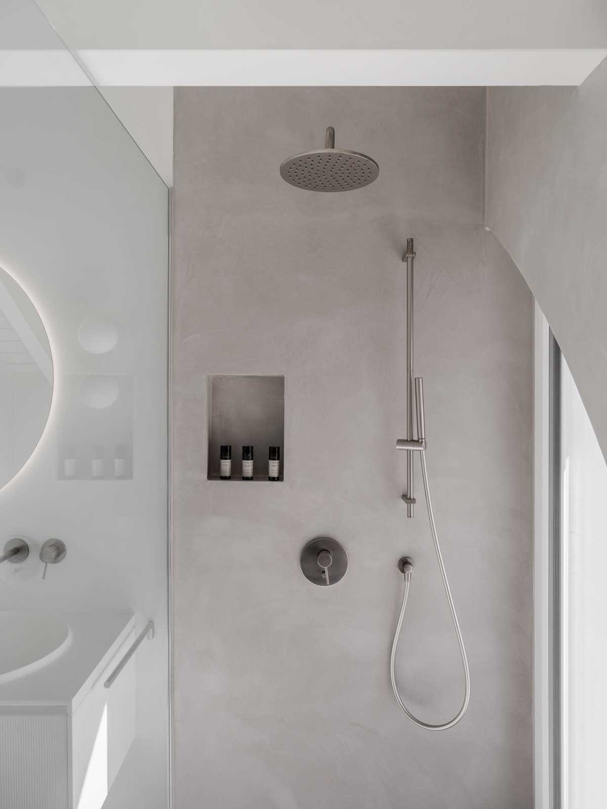 A modern shower with a shelving niche.