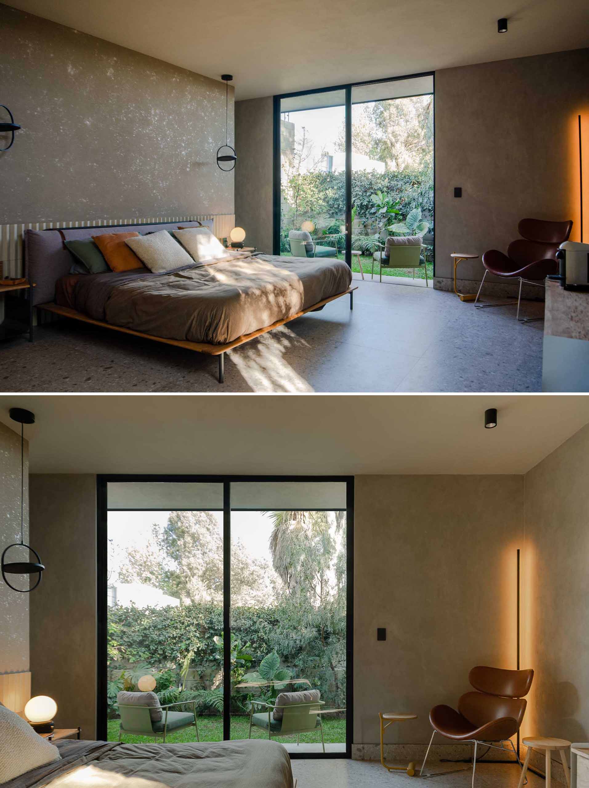 در این اتاق خواب اصلی، پالت طبیعی فضایی آرامش بخش و آرام بخش ایجاد می کند، در حالی که یک در شیشه ای کشویی به یک پاسیو کوچک با منظره باغ باز می شود.