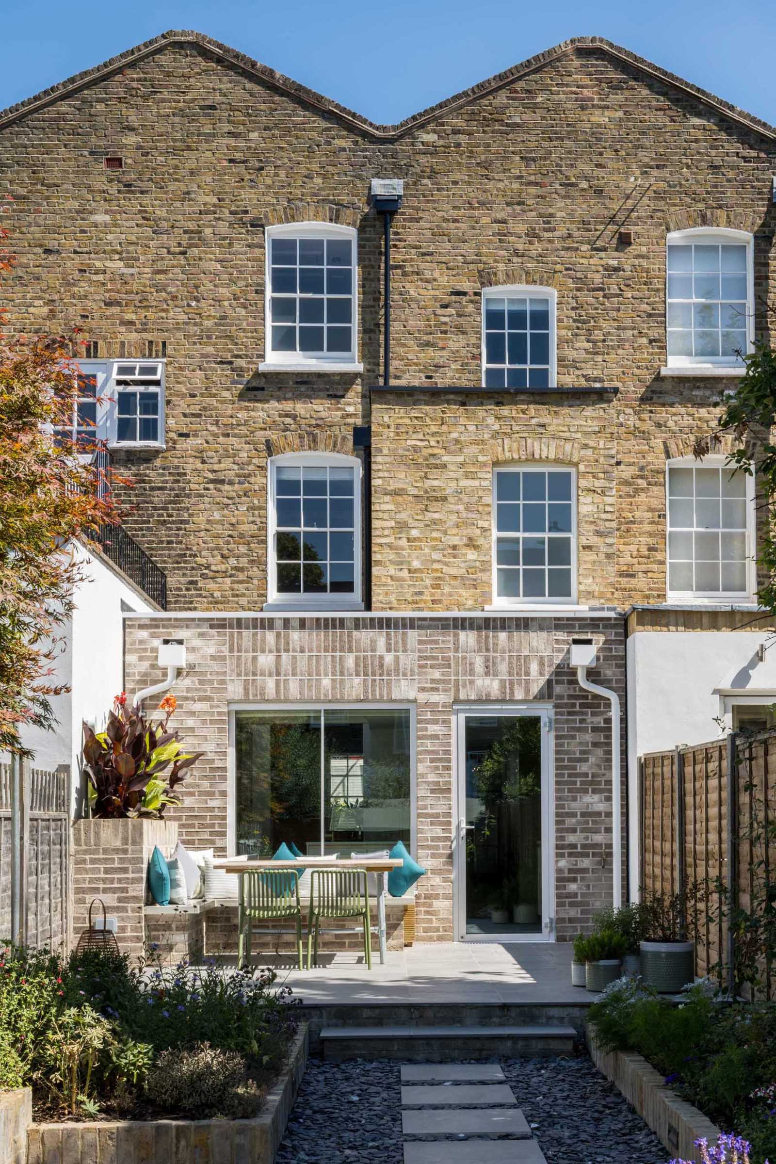 A Grade II listed terrace home in Islington, England, received a new brick addition.