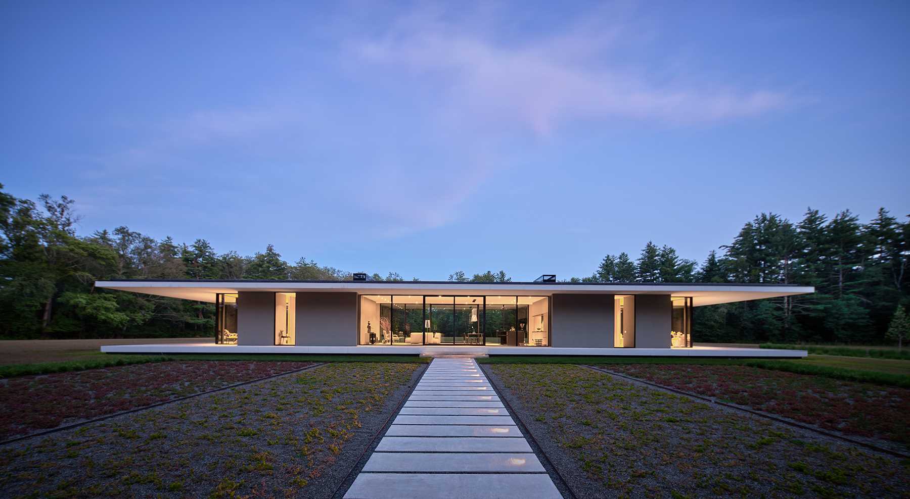 A modern single-storey home with a thin floating roof that cantilevers 15 feet.
