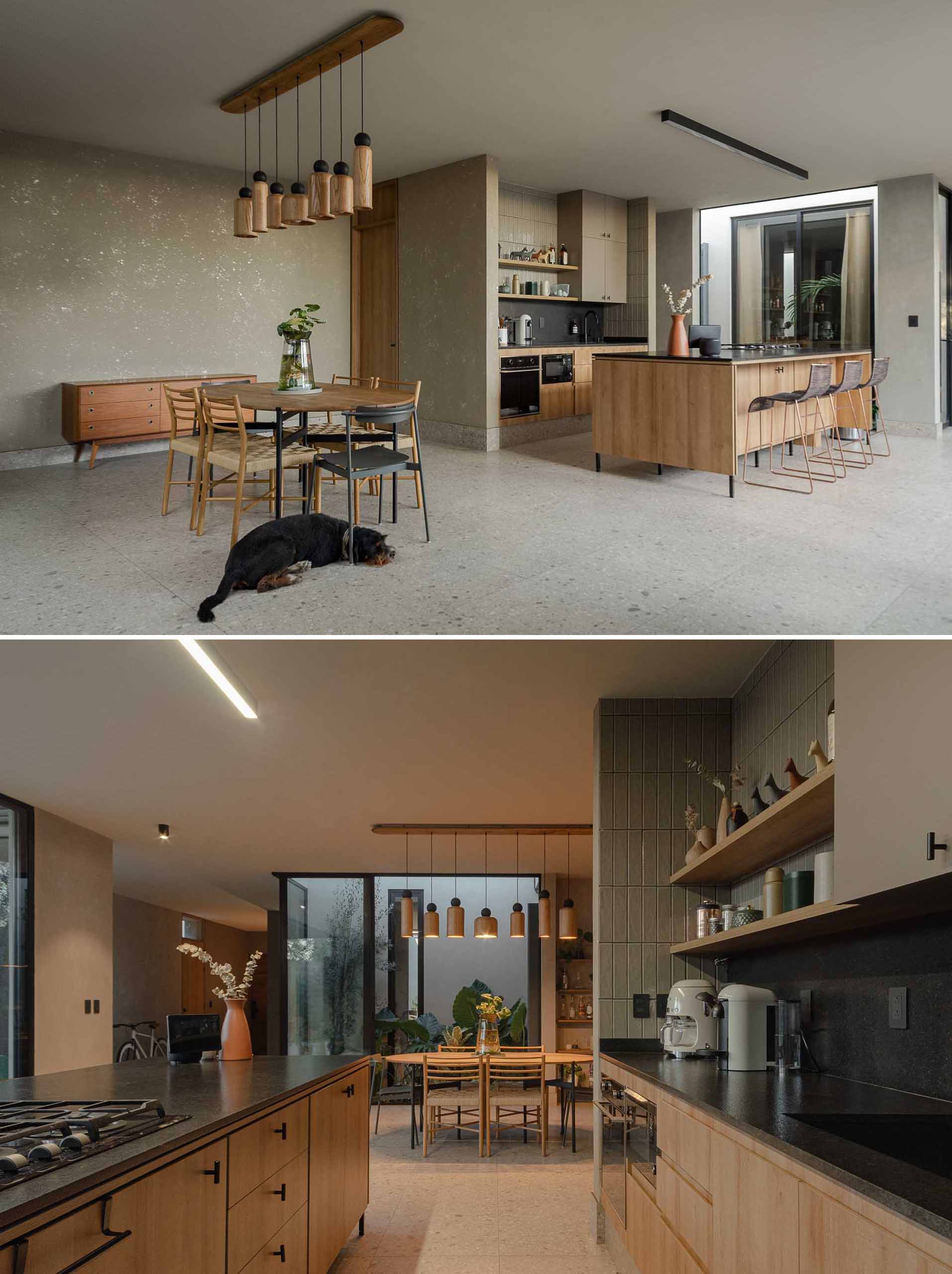 این آشپزخانه و فضای ناهار خوری مدرن و با طرح باز هر دو دارای چوب هستند، در حالی که آشپزخانه دارای پشتی مشکی است که مکمل قاب پنجره و در است.
