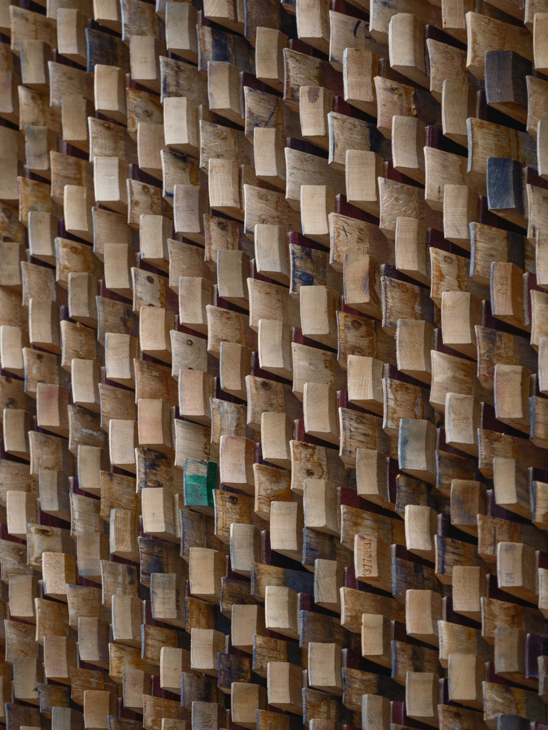 6000 pieces of discarded wooden whiskey barrels were recycled to make the facade of this modern bar.