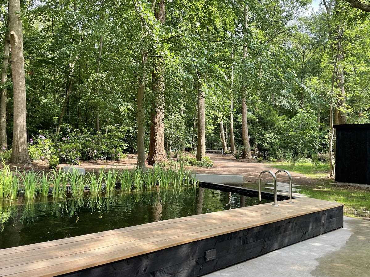 An unheated natural swimming pool with a 39-foot (12m) swimming lane, and a helophyte filter with lava stones and yellow irises for the purification of the water.