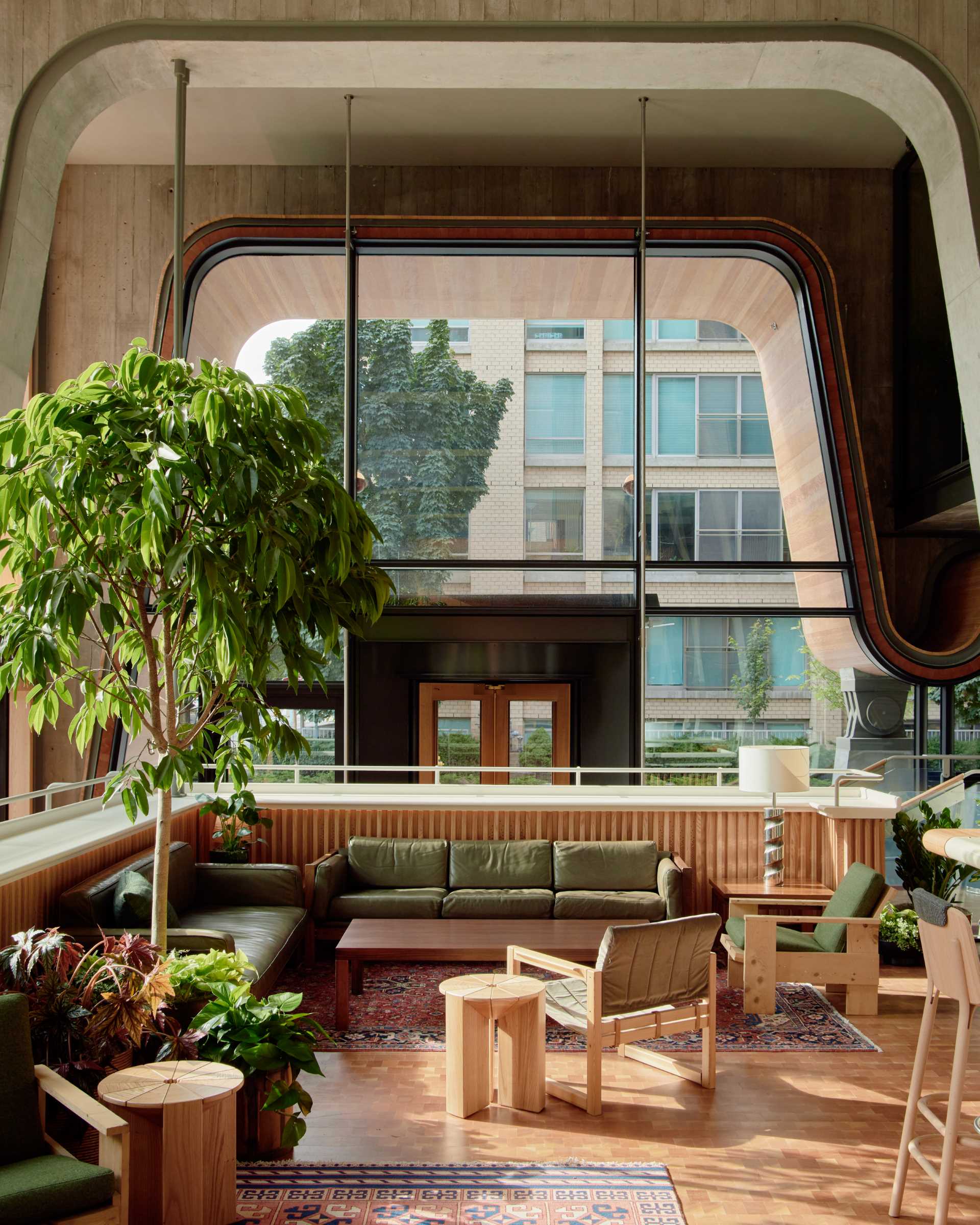 Walls of windows at the entrance and on an adjacent wall of the Ace Hotel, flood the interior social spaces with natural light. 