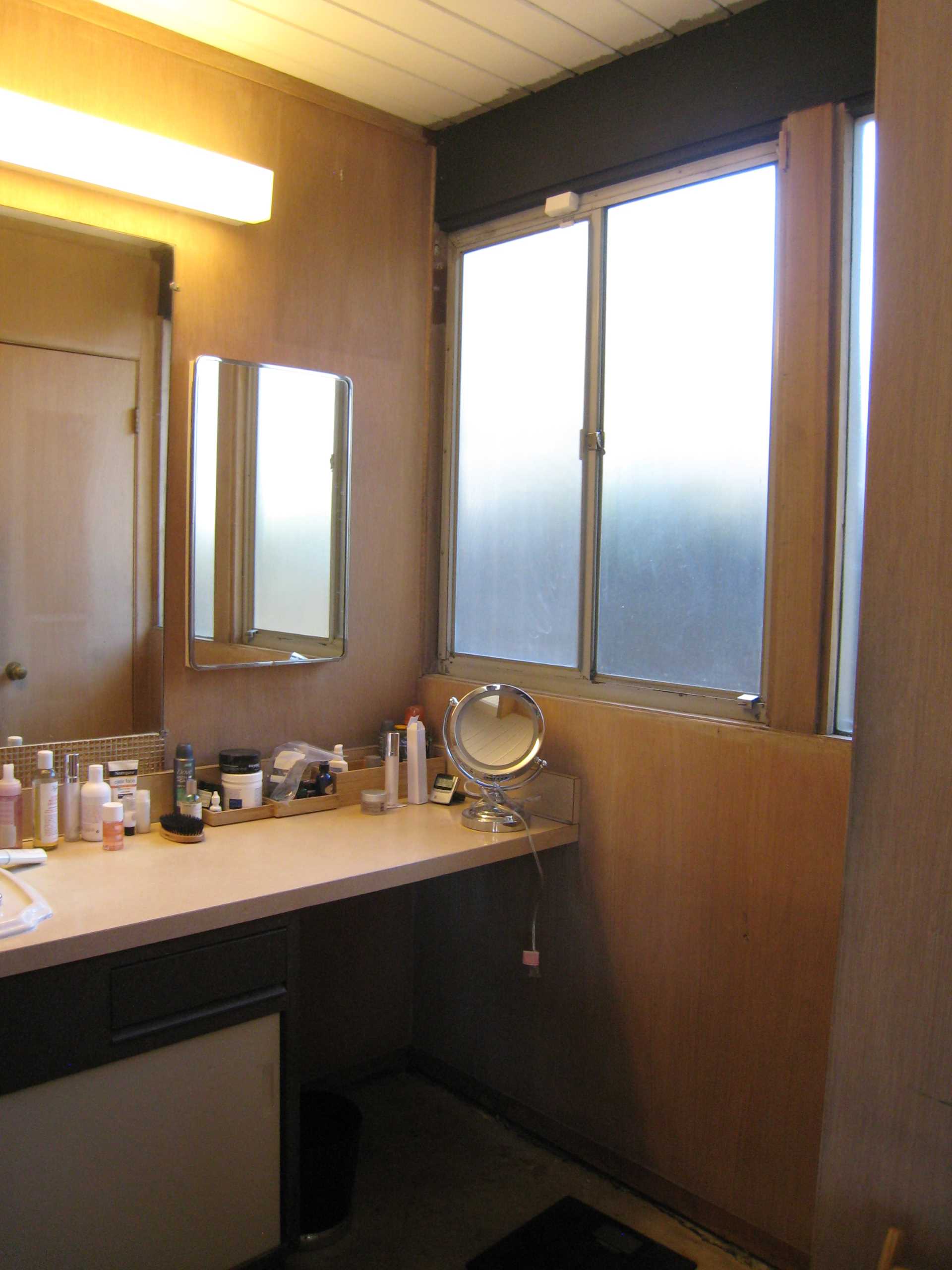 'Before' bathroom photo of an Eichler home.