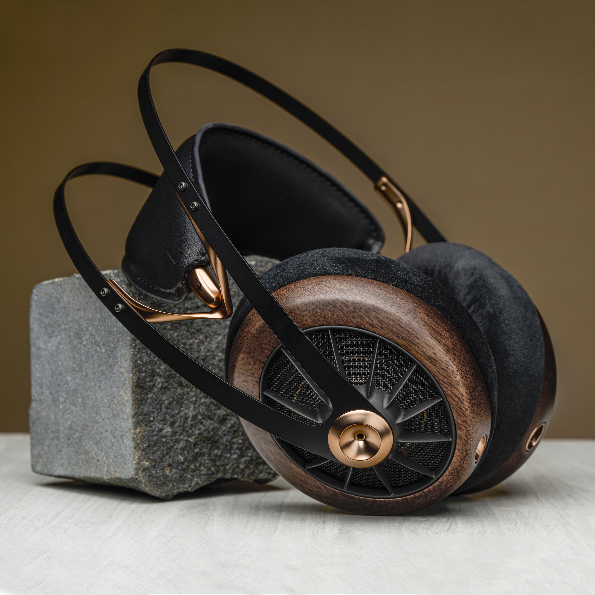 The 109 Pro Headphone has a self-adjusting headband that spreads the weight out to deliver even pressure for any head shape and size. Velour cushions comfortably surround the ears, providing the optimal seal to create an emotionally engaging sound.