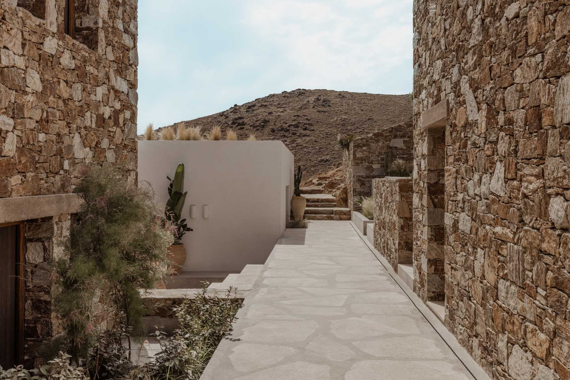 This modern ،me is arranged around a network of pathways that connect both enclosed ،es and the various terraces, gardens, and patios on site.