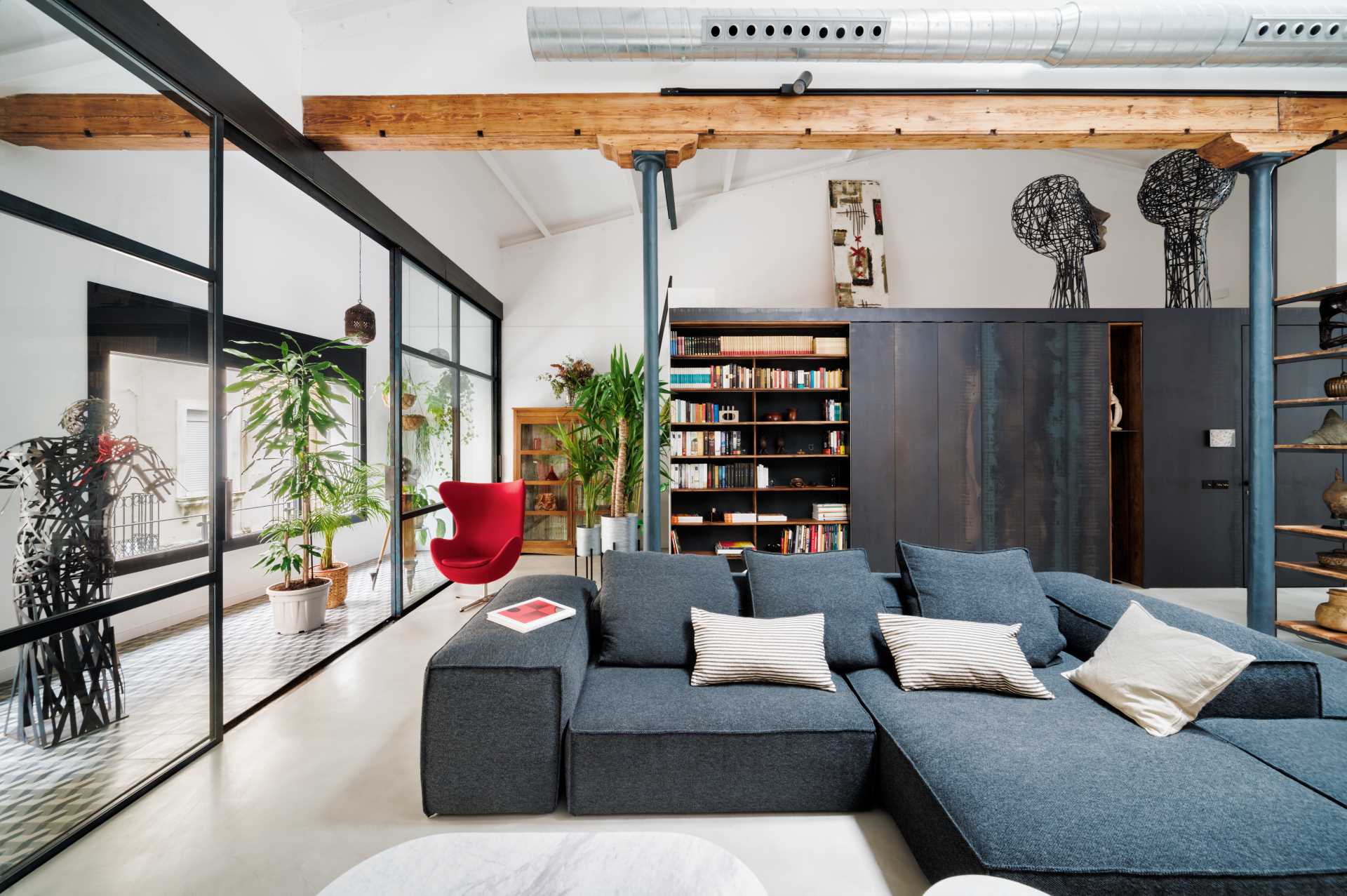 In the living room, there are gable ceilings over 19 feet (6m) high at the central point, and in front of the windows, a closed gallery with three iron and glass doors was installed.
