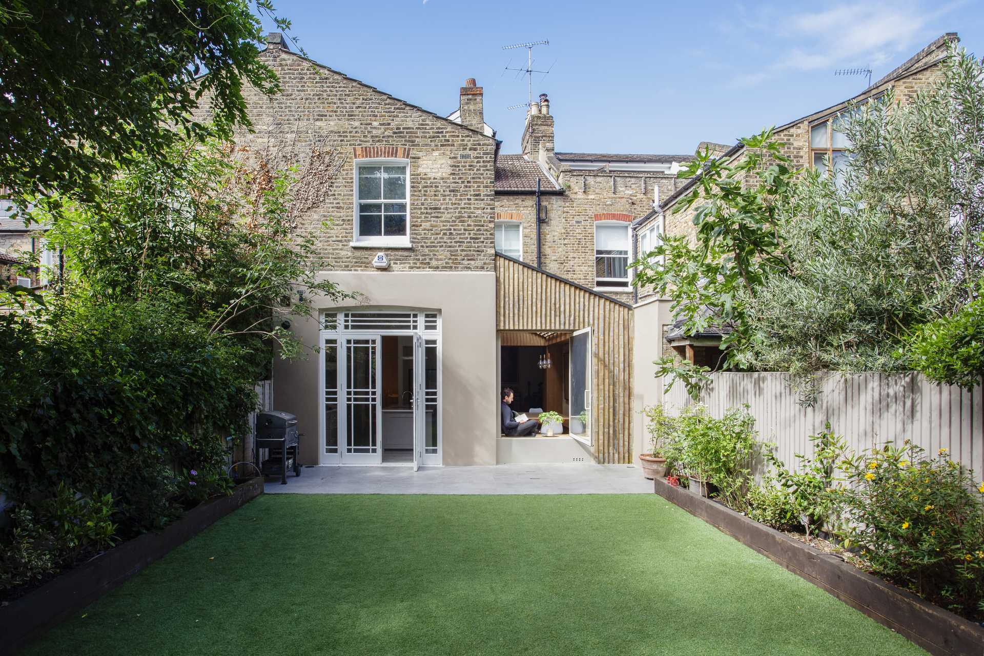 YARD Architects has shared photos of a side extension they re-imagined for a home in Greater London, England, that creates an open and bright dining area and kitchen.