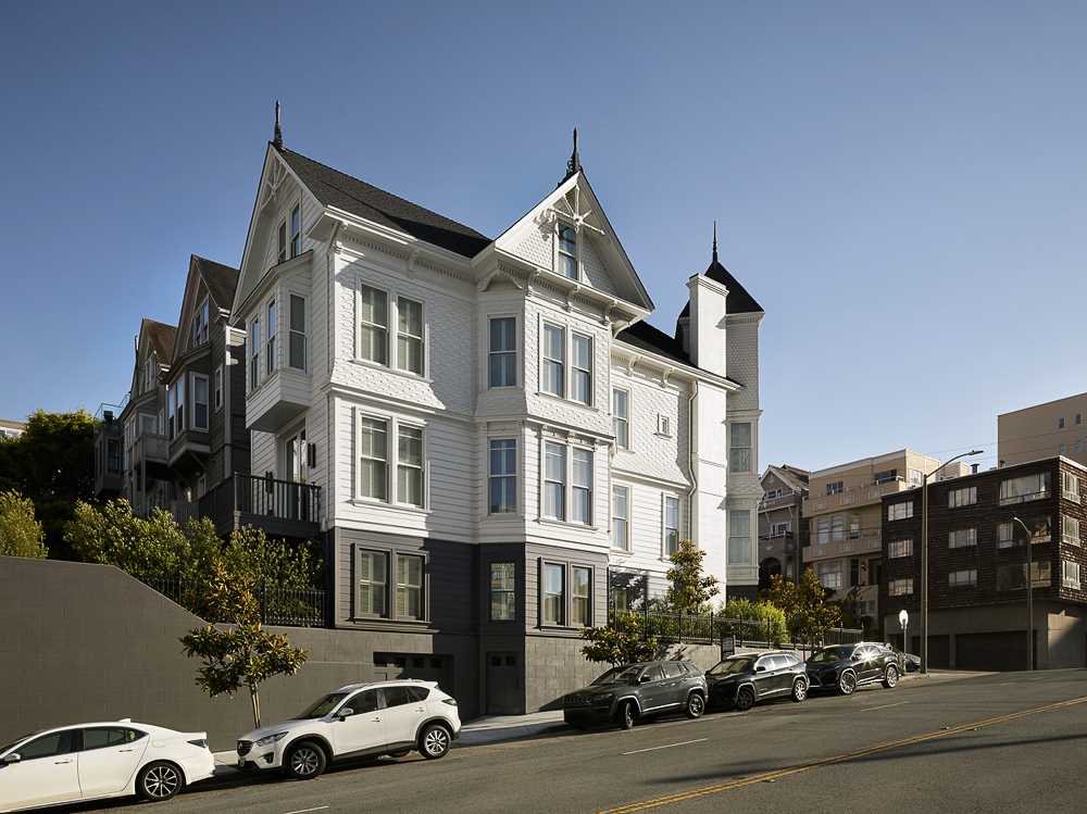 This Victorian-era house underwent a complete restructuring and received a new interior layout to accommodate a large family. 