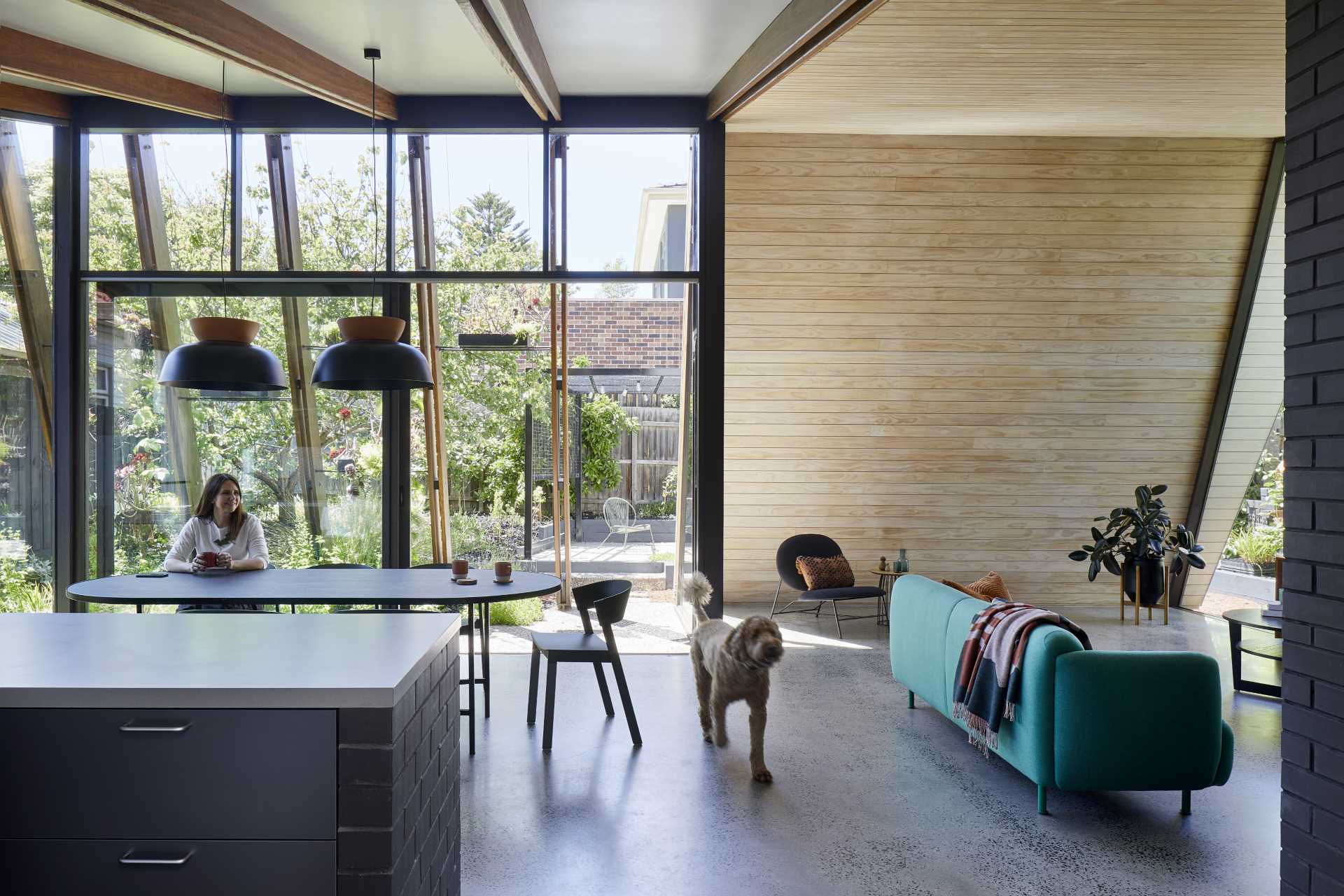 The timber ceilings found in the original home are reflected in the addition, cocooning the lounge area, and adding a sense of warmth.