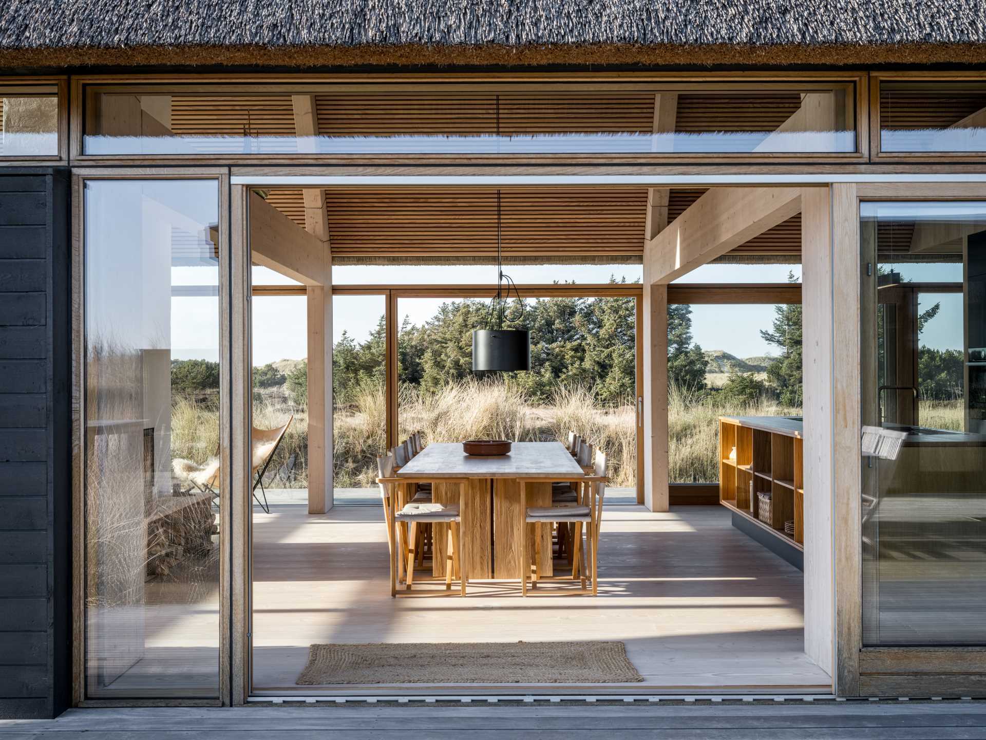Sliding doors open the house to the outdoors on both sides, and allow the breeze to flow through.