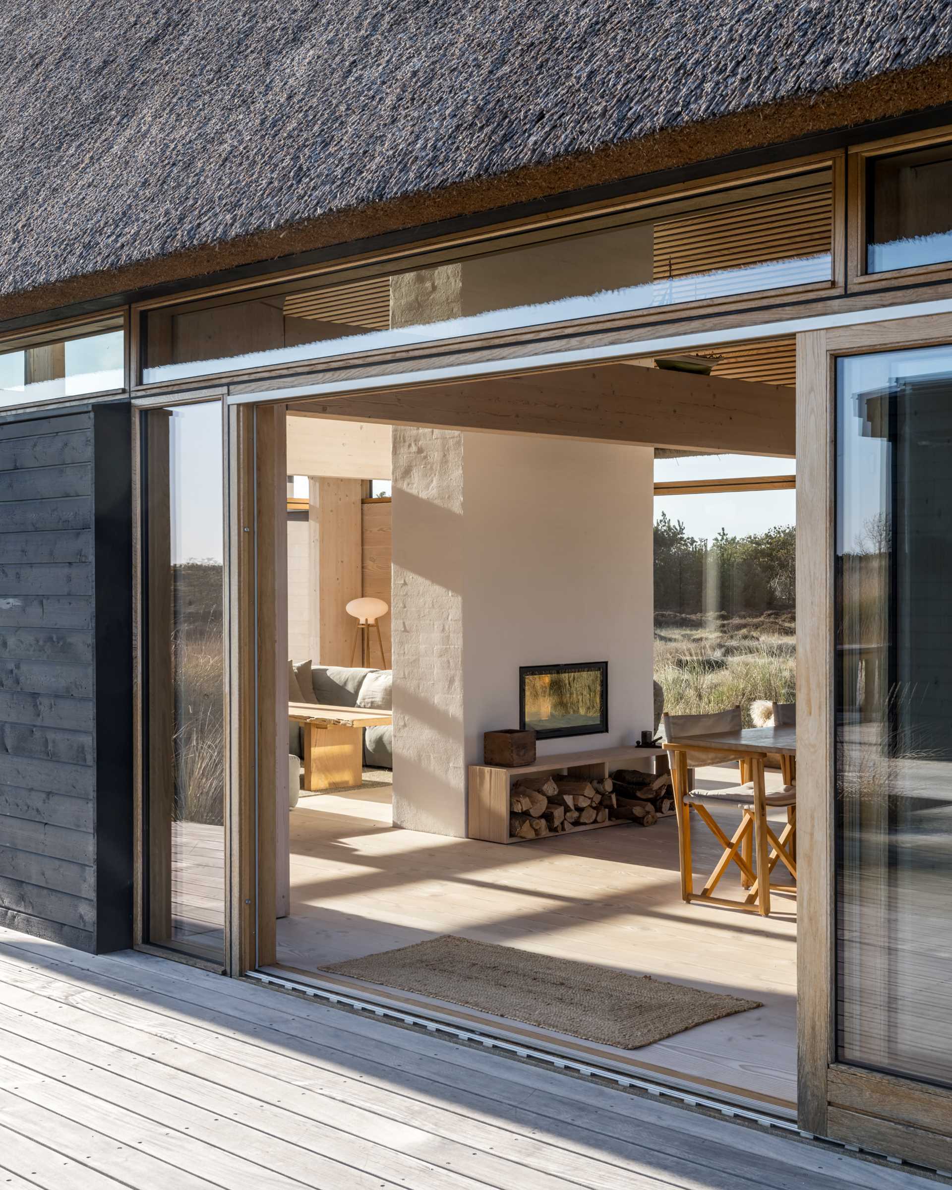 Sliding doors open the house to the outdoors on both sides, and allow the breeze to flow through.