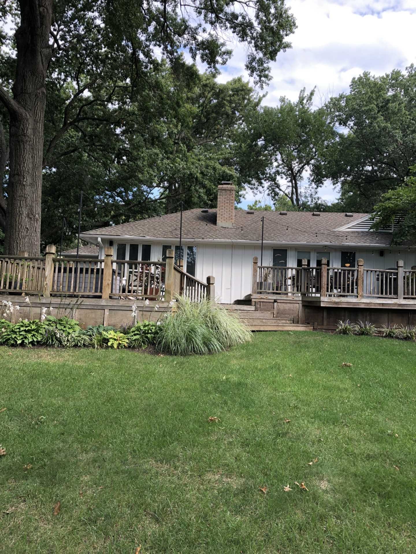 Before photo of a mid-century modern home.