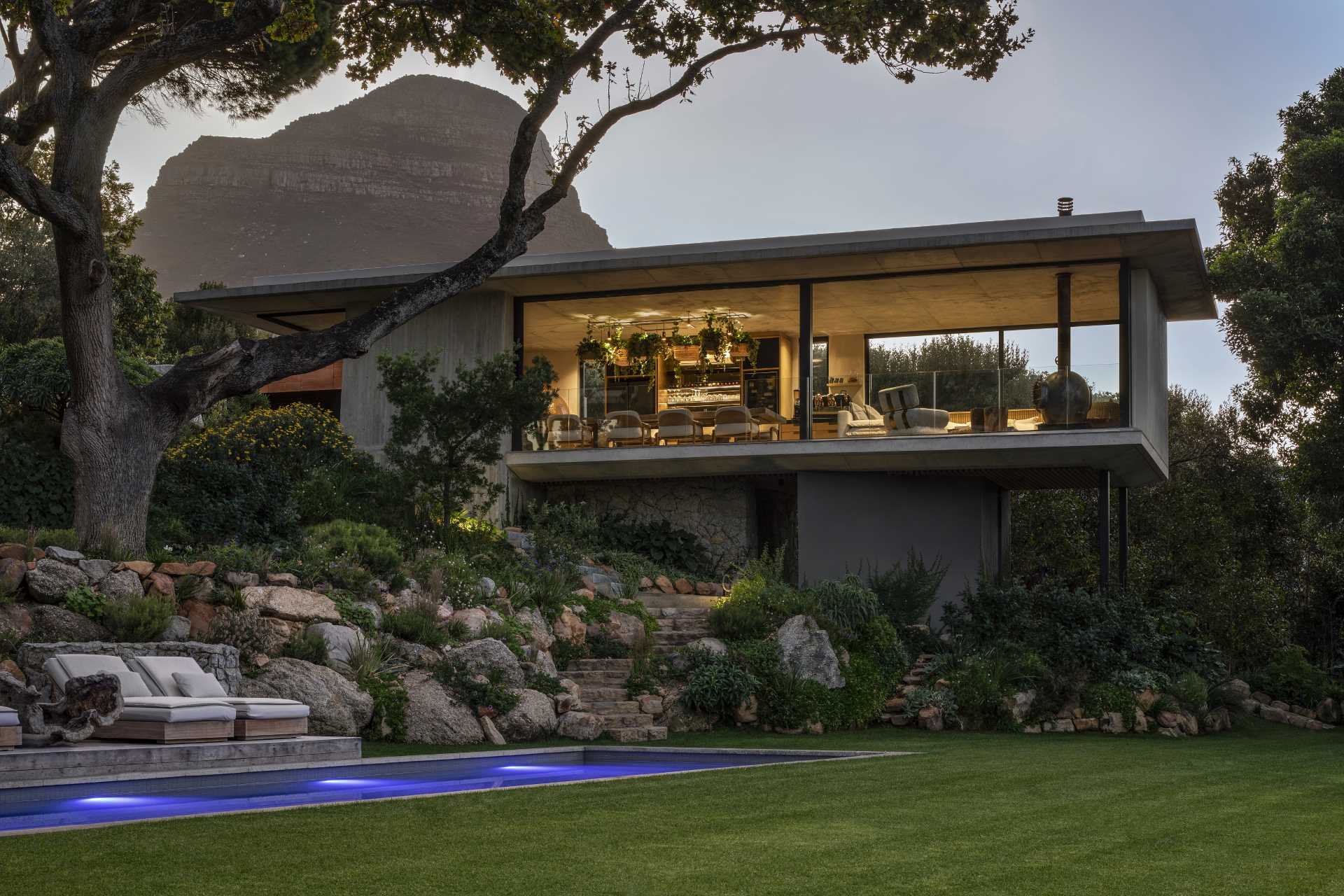 A modern house in Cape Town, South Africa, includes a garden pavilion with a kitchen, dining area, and living room.