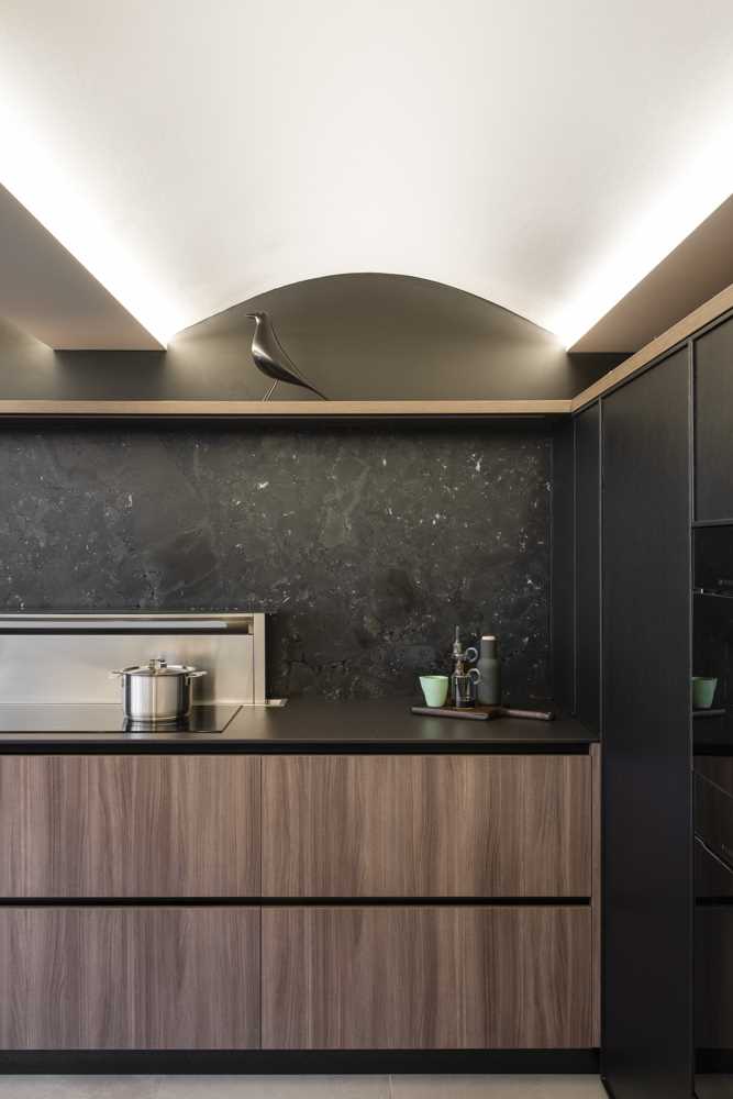 Due to the structural make-up of the roof in this modern kitchen, it did not allow for a rangehood, so a down draft was the only way to extract from the cooktop. Therefore a pop-up rangehood was included in the design.