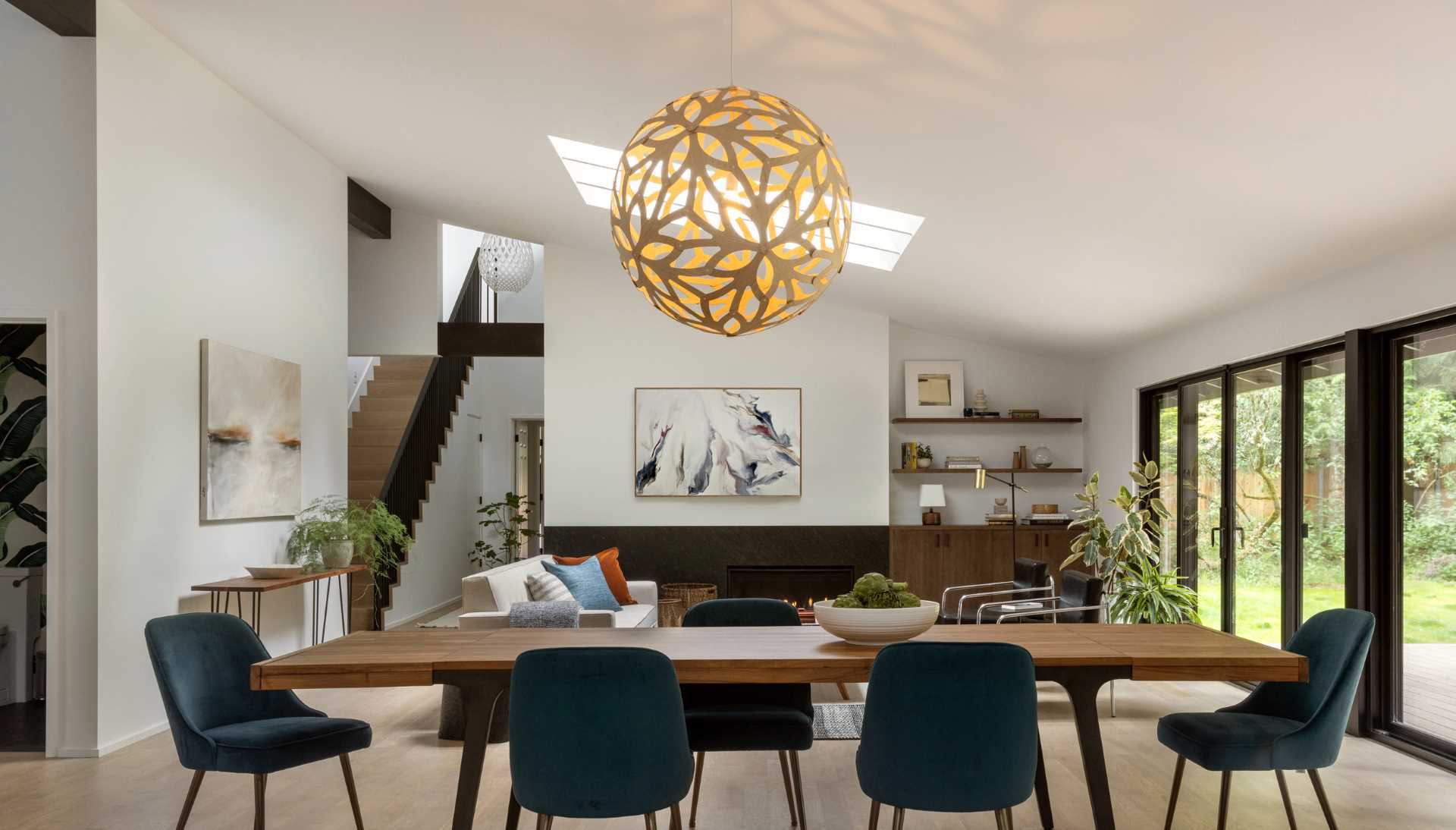 An open plan dining area between the kitchen and living room.