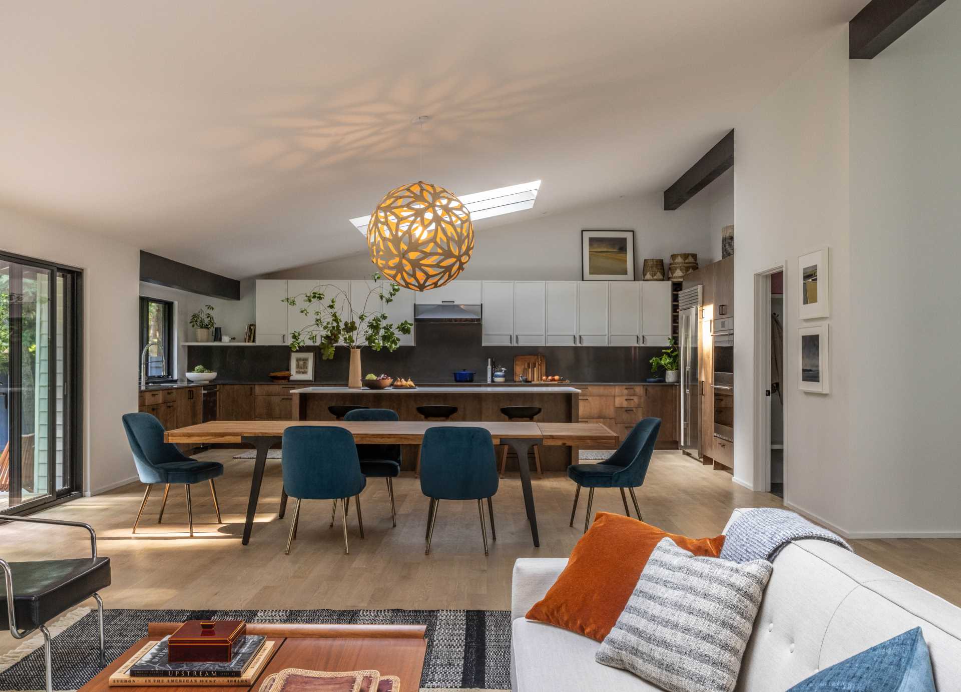 An open plan dining area between the kitchen and living room.