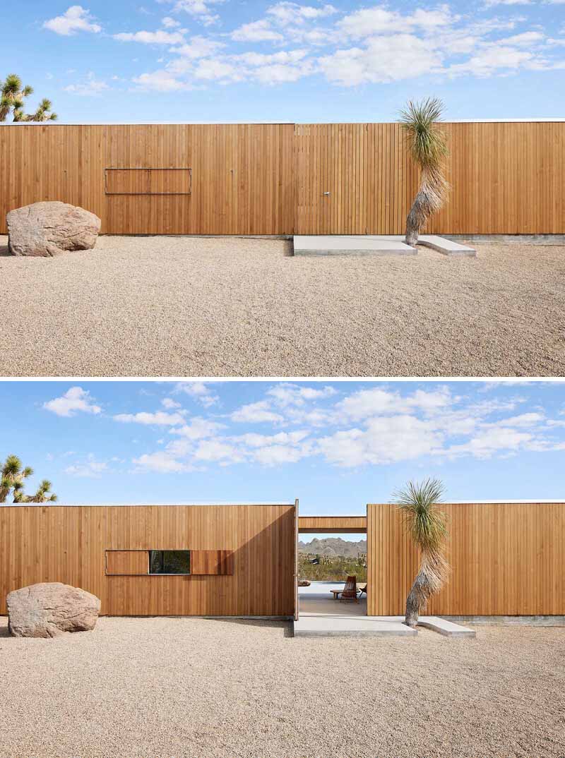 O casă în deșert, cu tablă din lemn care se îmbină cu împrejurimile sale.