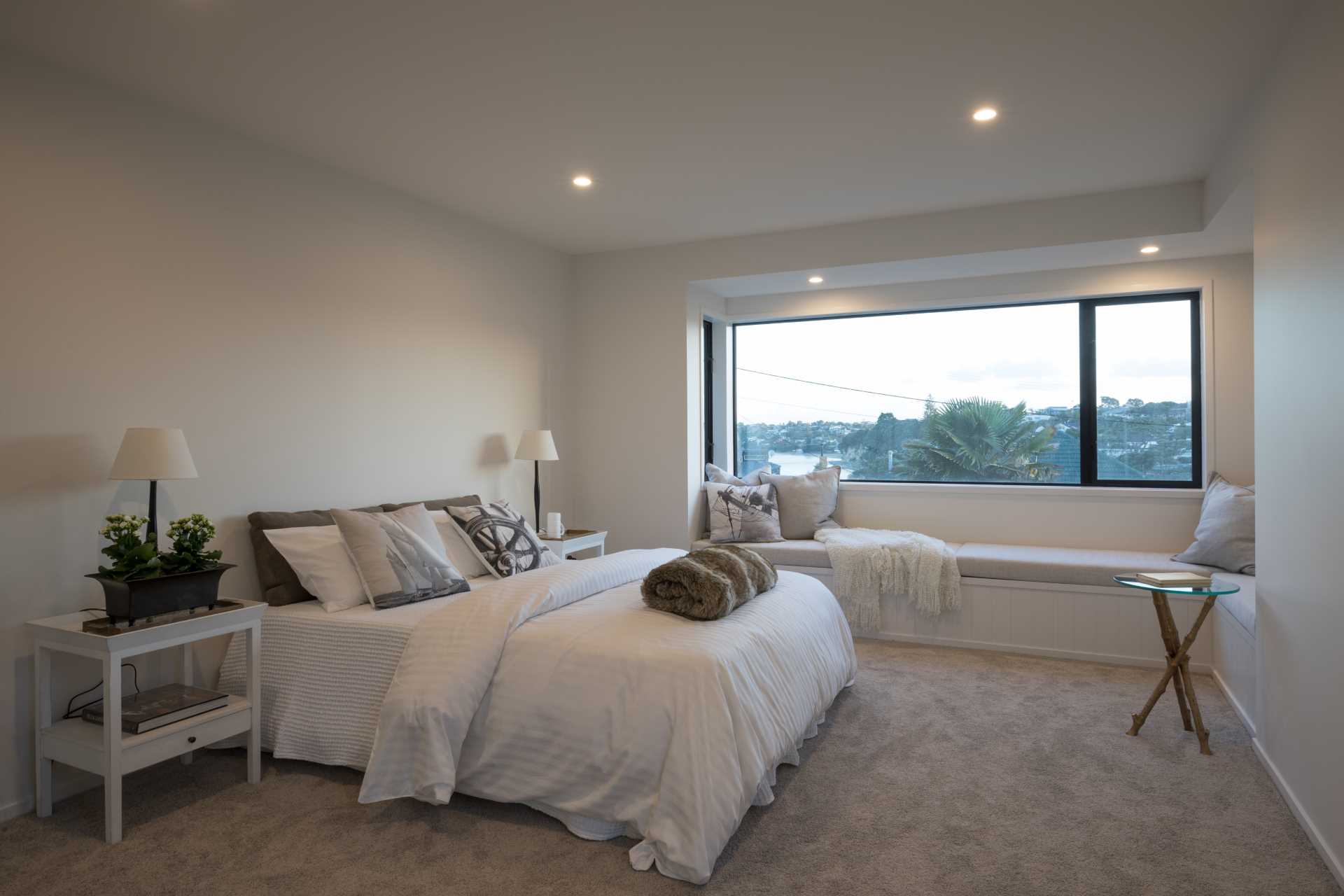 A contemporary bedroom with an L-shaped window seat.