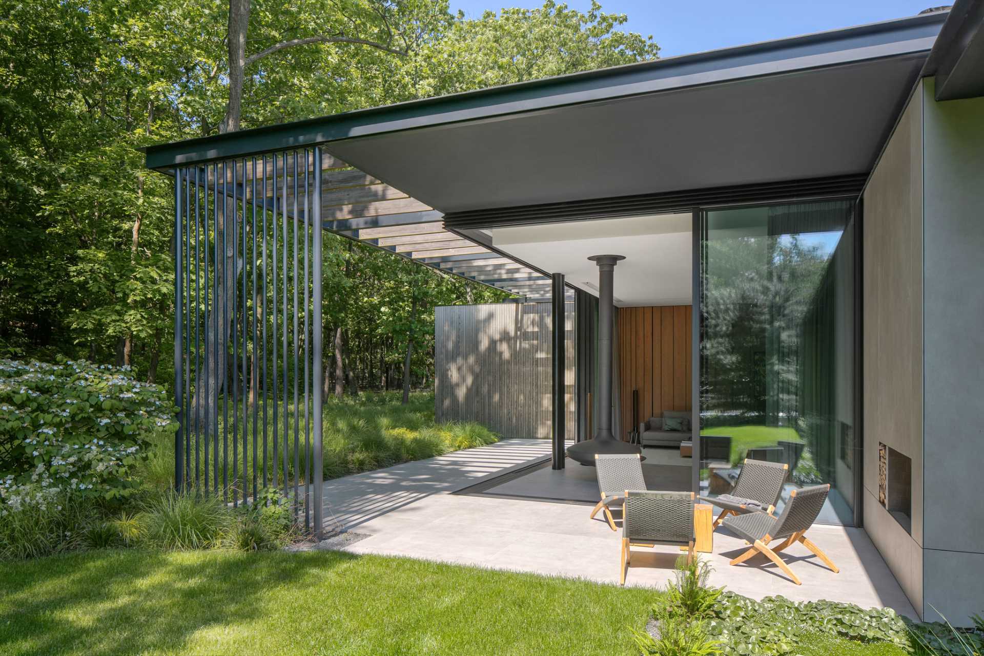 Retracting glass walls connect the interior spaces with the outdoors, while the floors extend beyond the building outline to merge the spaces.