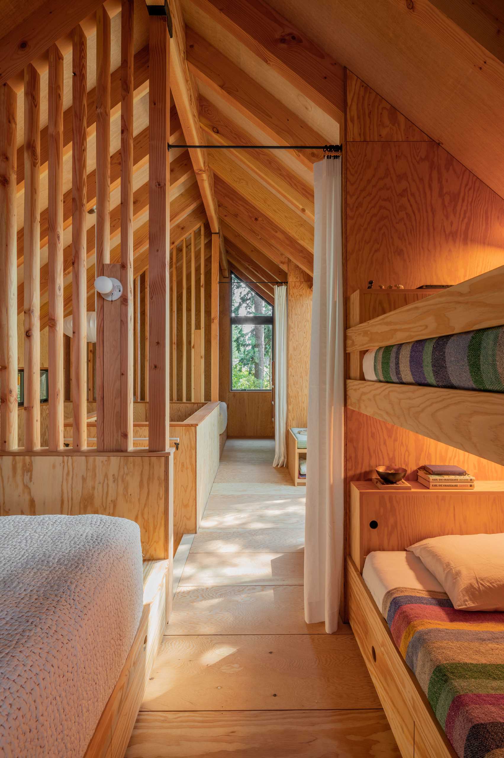 The bedrooms in this cabin are located on either side of the lounge area, with both bunk beds and regular beds. Curtains can be drawn to provide privacy when needed.