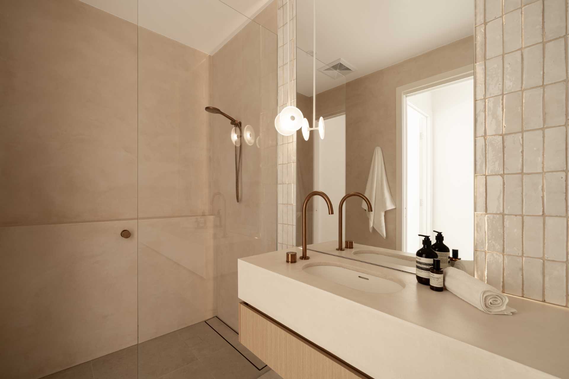A contemporary bathroom has a shower with a shelving ledge.