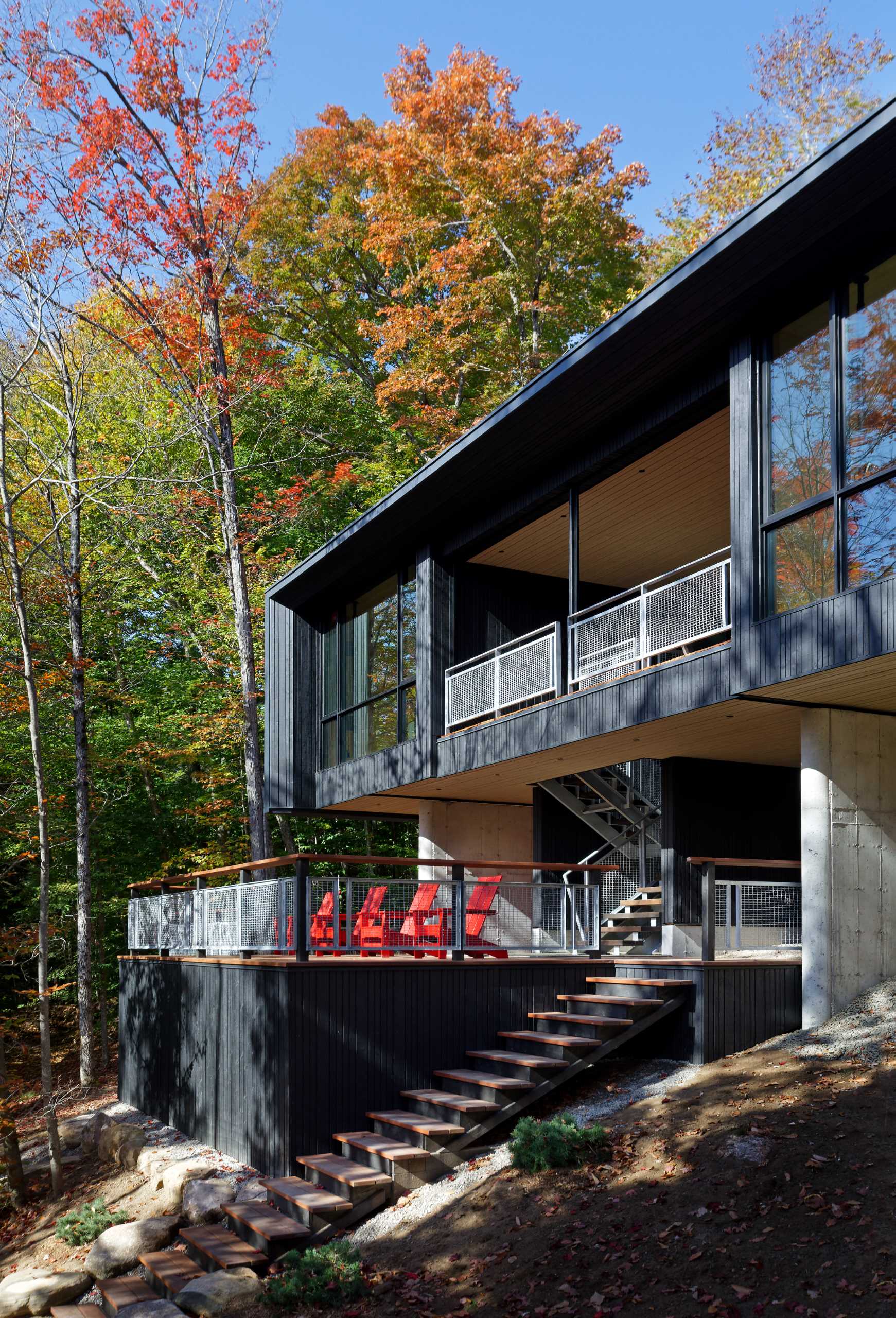 A contemporary lakehome that hovers above the natural sloped terrain close to the water’s edge of Kawagama Lake.