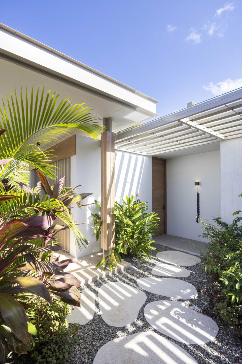 A Large Pergola Helps This Home Seamlessly Blend Indoor And Outdoor Spaces